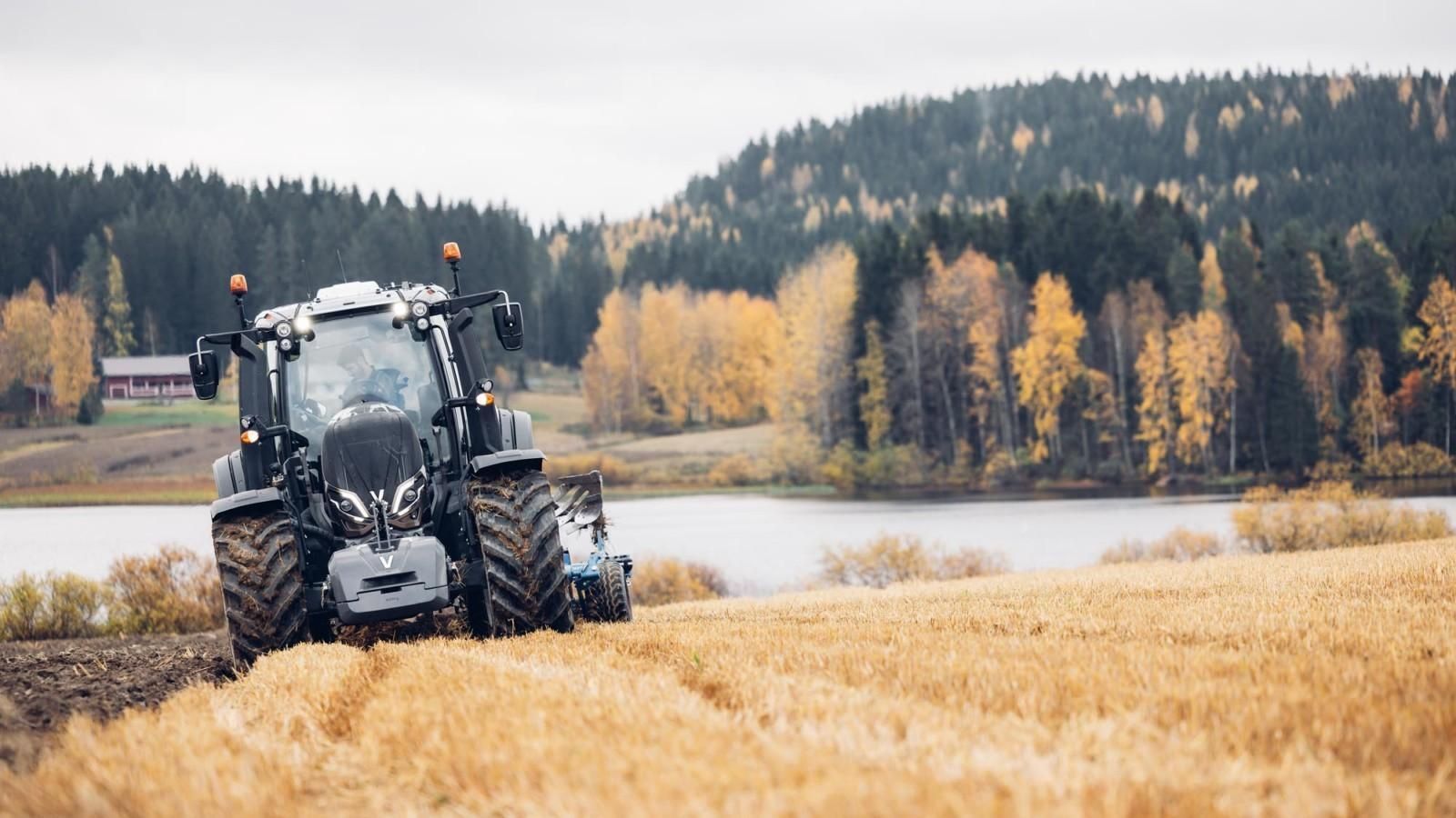 1600x900 First Class Tractor Experience