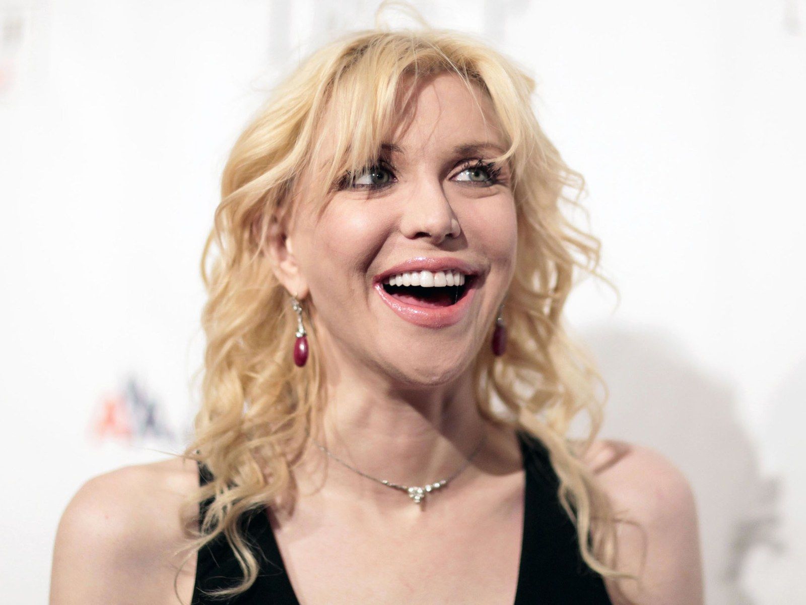 1600x1200 Courtney Love Lost Givenchy Muse Role To Kim Kardashian, Singer Says