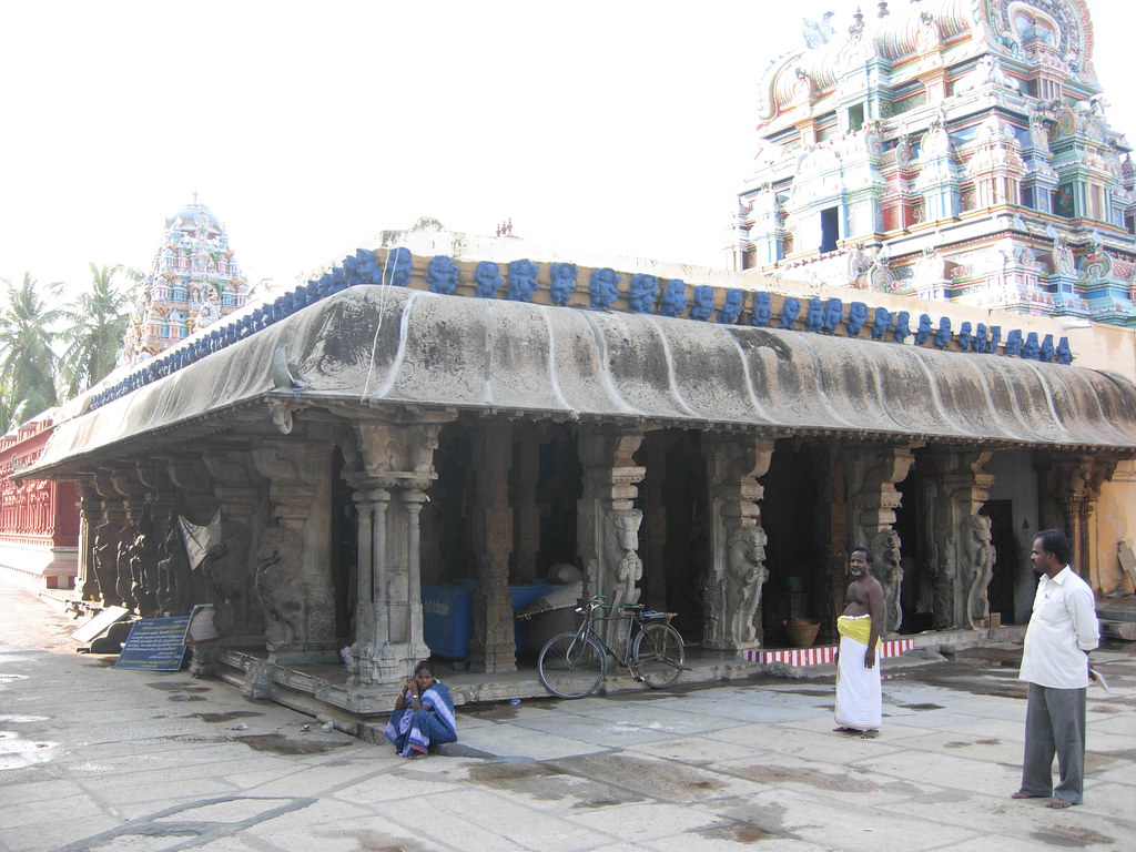 1024x768 Arvudaiyar temple in Thiruperunthurai.Tamil Nadu India