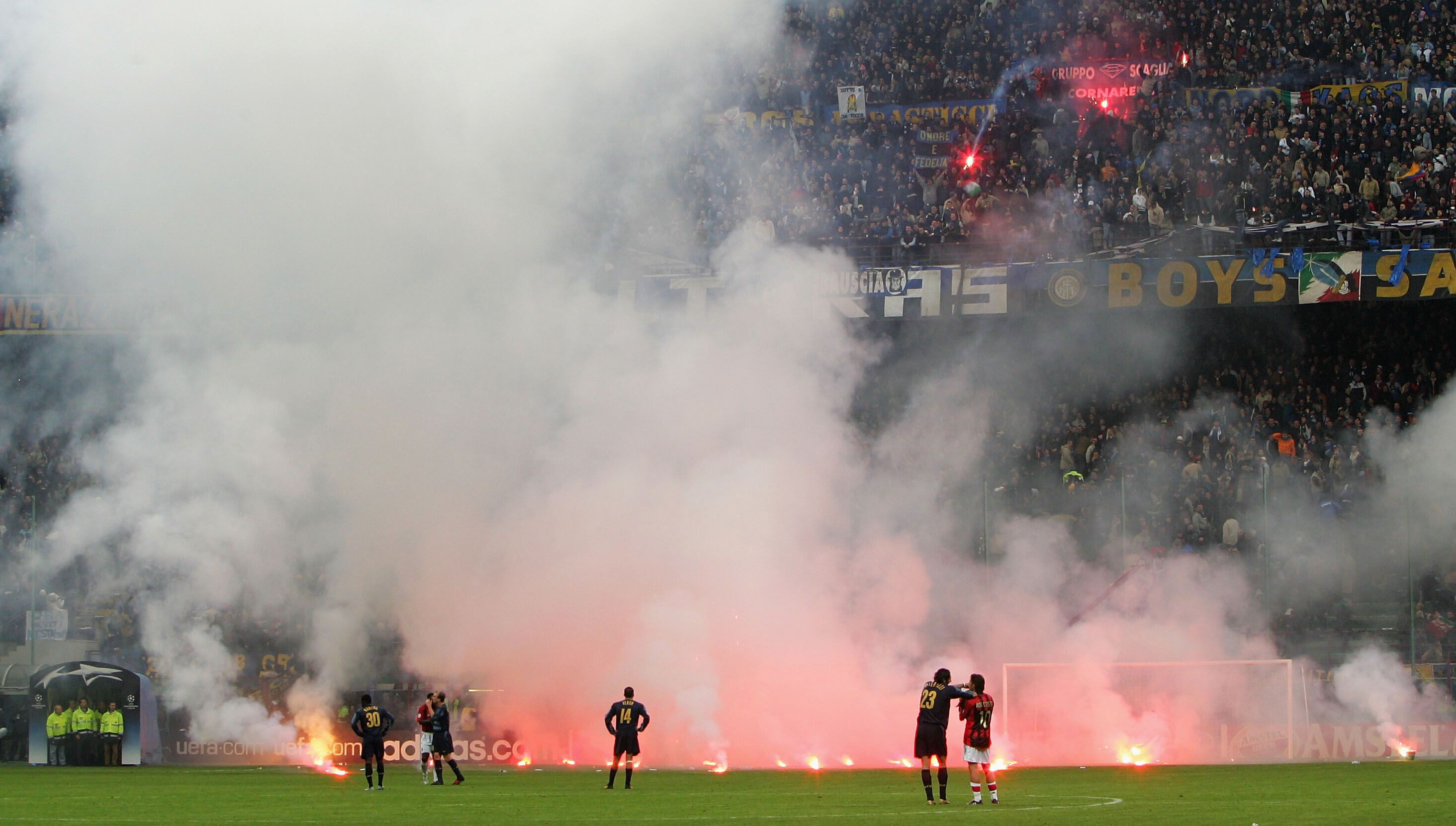 2928x1661 On This Day: One Of Football's Most Iconic Picture Was Produced During An Ill Tempered Milan Derby