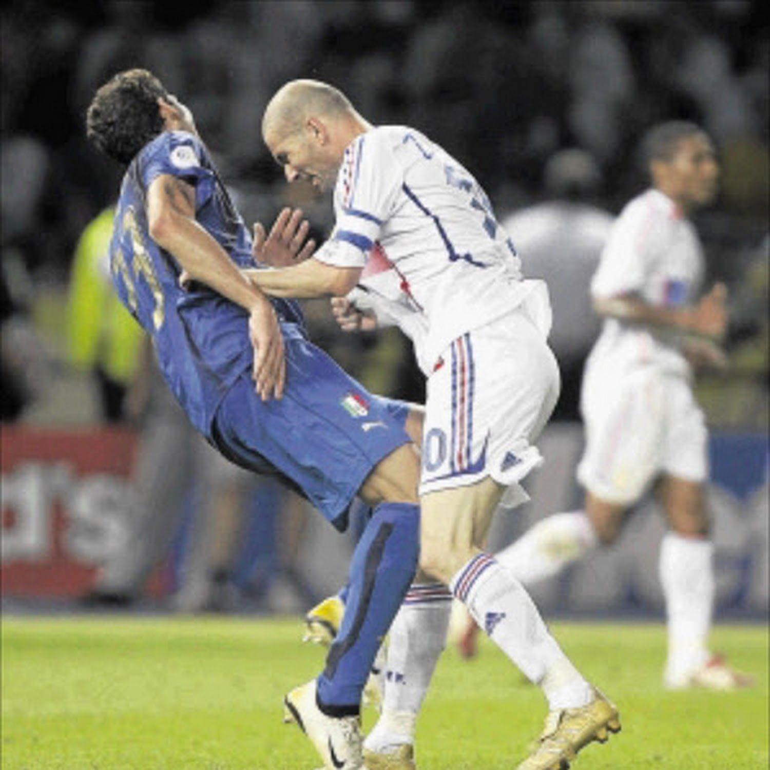 1500x1500 Sculpture of Zidane headbutt 'ode to defeat'