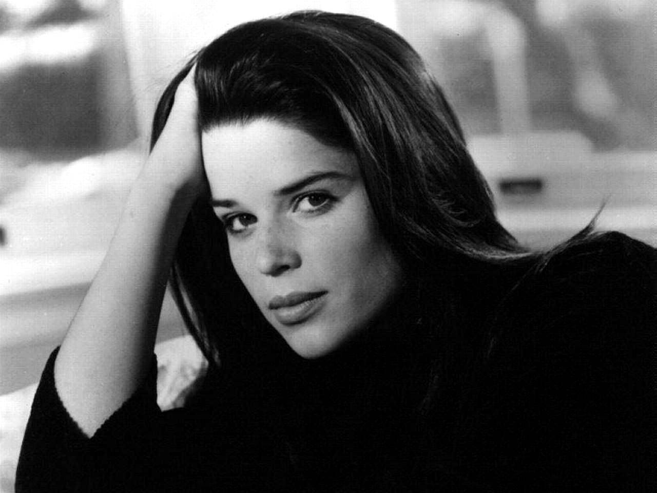 1280x960 Neve Campbell Wallpaper