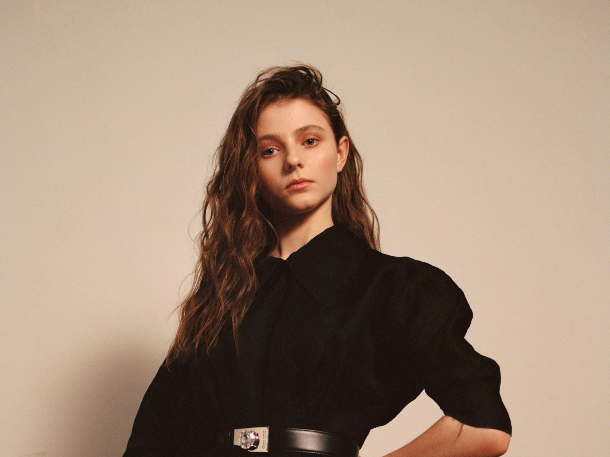 2000x1500 Celebrity Thomasin McKenzie HD Wallpaper