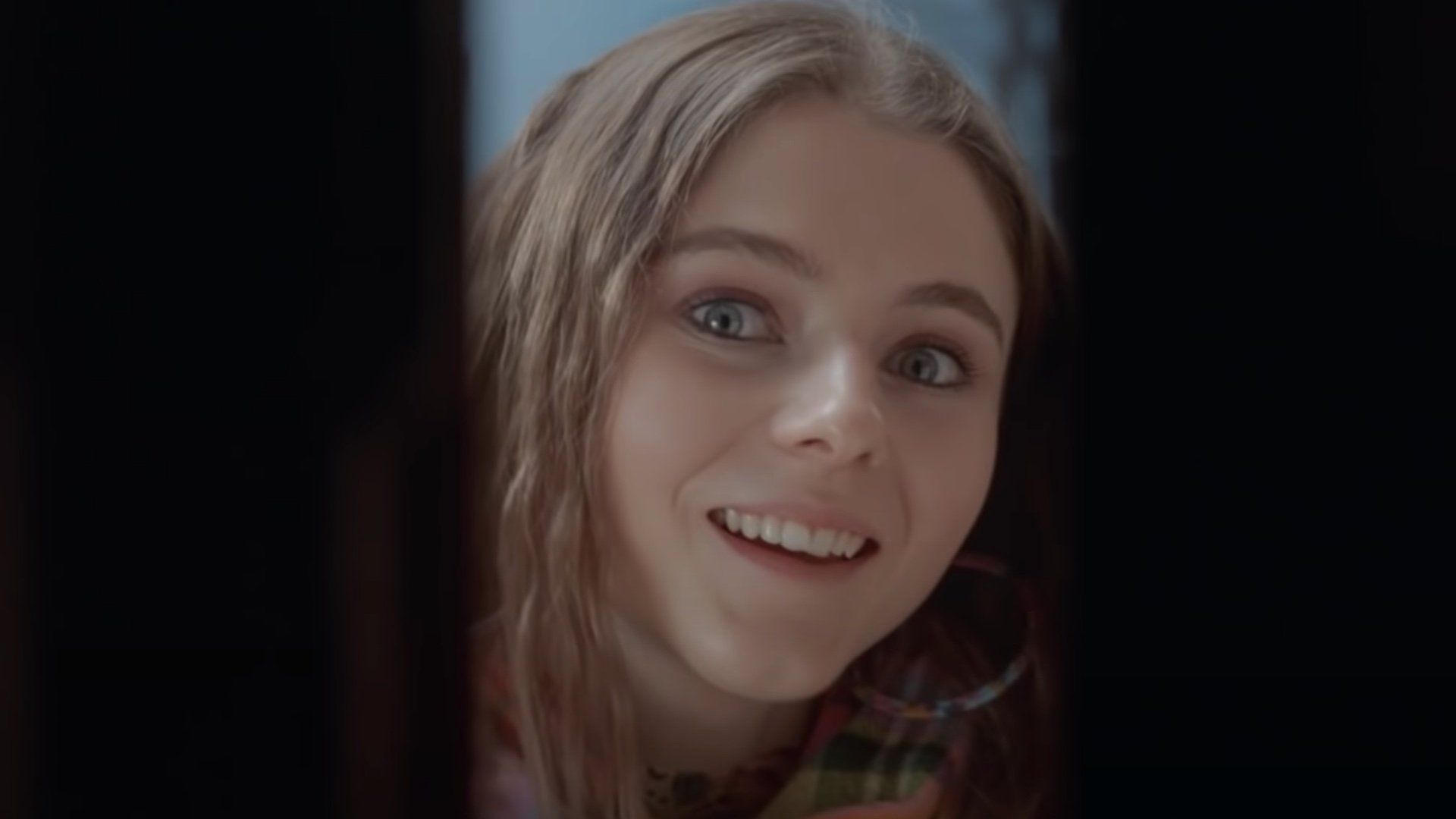 1920x1080 Clip From LAST NIGHT IN SOHO Features Thomasin McKenzie Finding An Old Fashioned Apartment