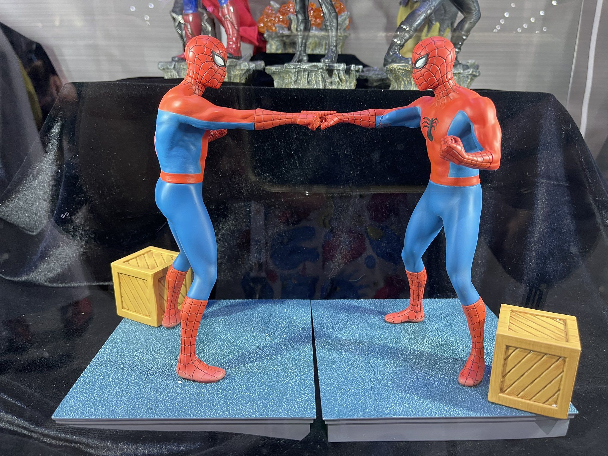 2048x1536 Iron Studios Spider Man Classic Cartoon Meme Pointing Statues 1 10