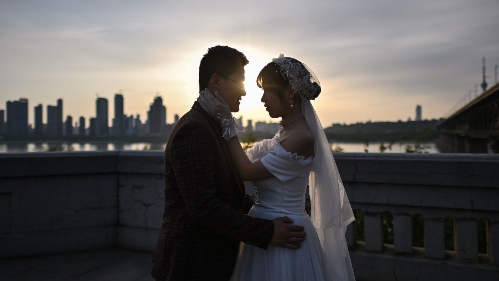 1600x900 Wedding Photographer Reveals 3 'Indicators' That a Marriage Won't Last in Viral Video