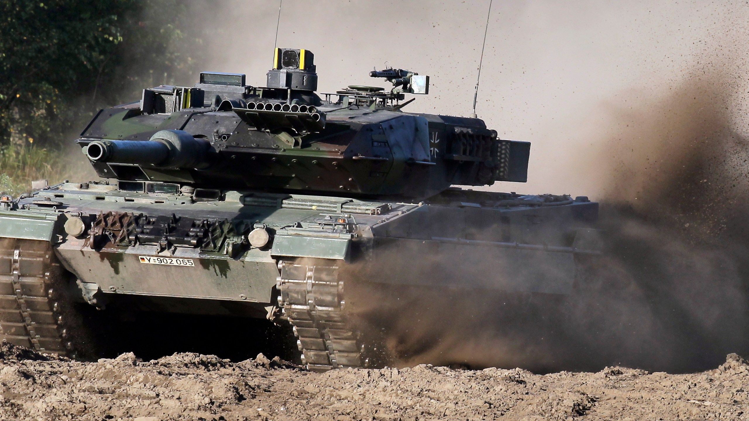 2560x1440 A look at Leopard 2 tanks that could soon be sent to Ukraine