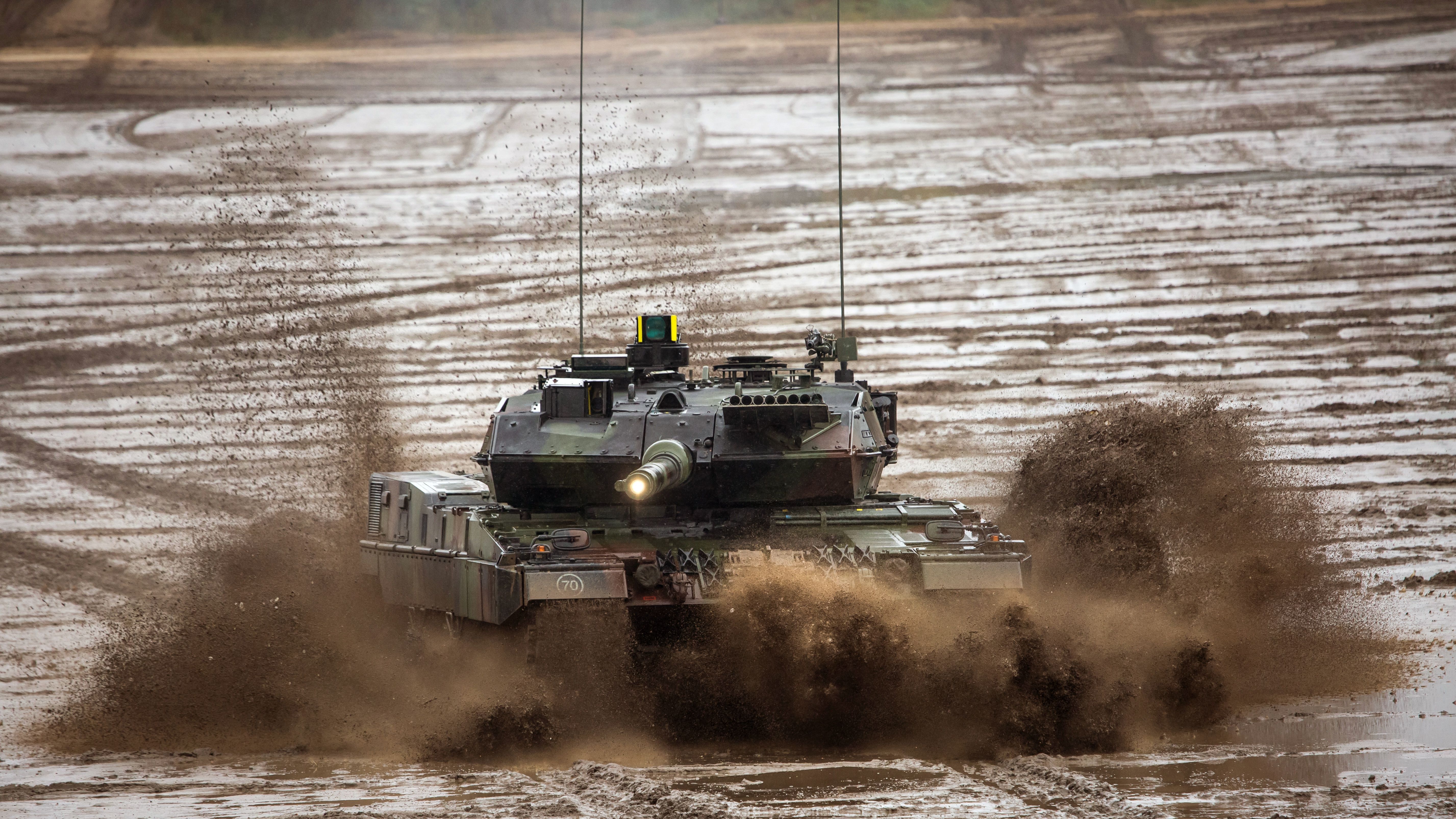 5708x3211 Leopard 2 Tank Wallpaper:5708x3211