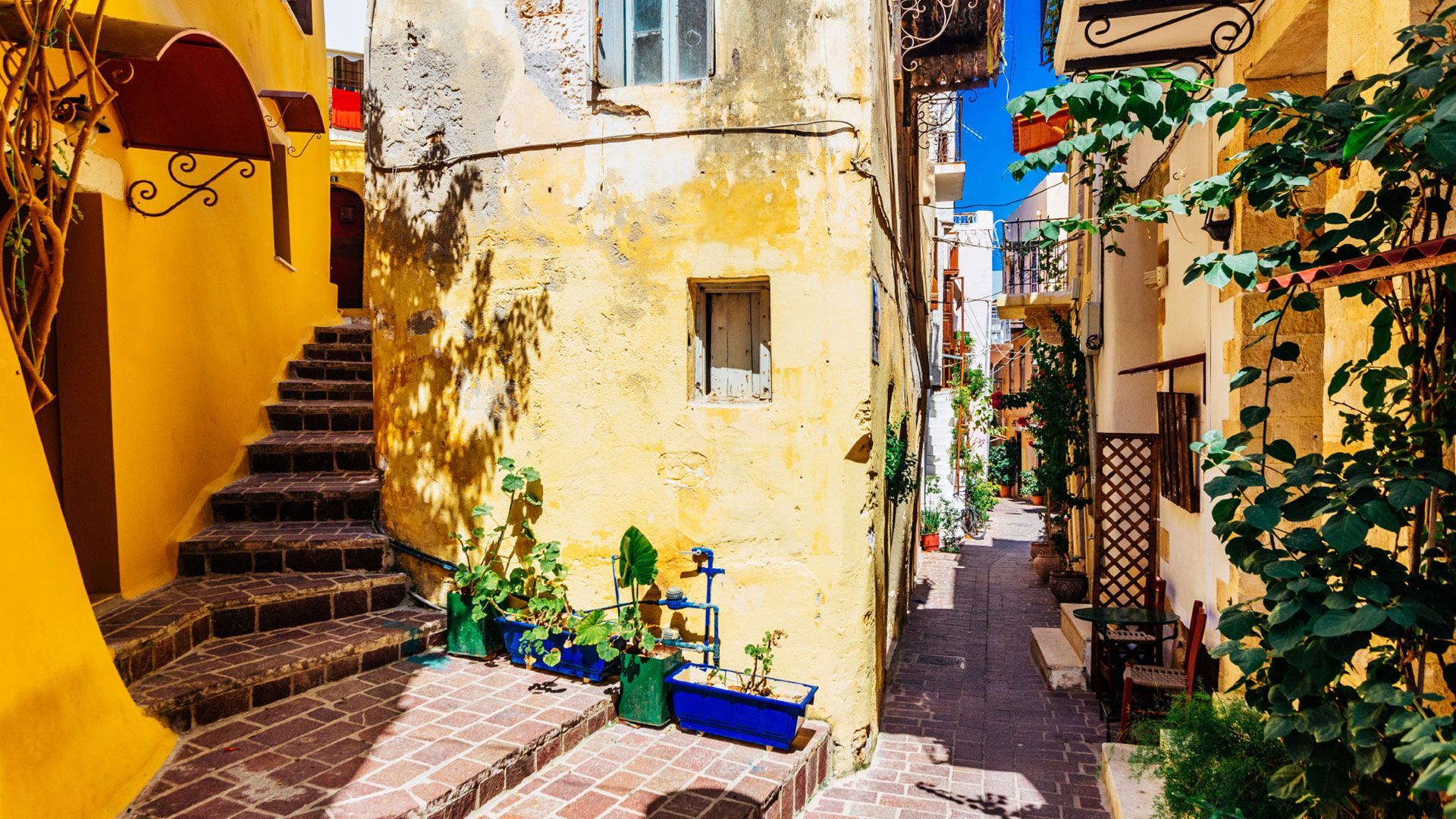 1920x1080 Exporing the pictureque alleys of old port of Chania