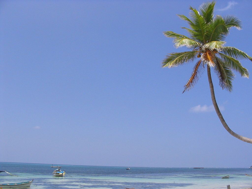 1024x768 A beach at Kavaratti