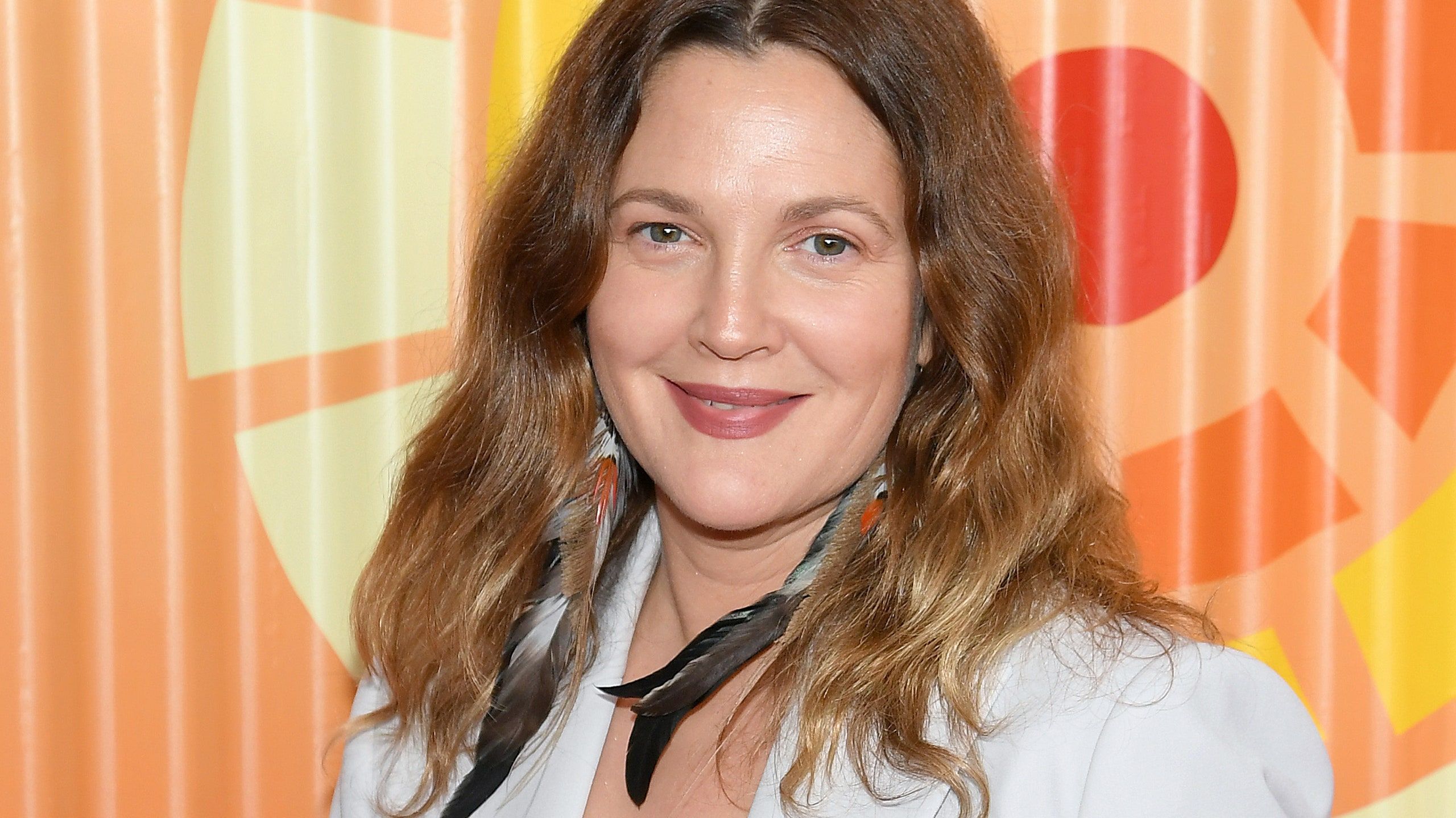 2560x1440 Drew Barrymore Shares A Brilliant Hack For Acne