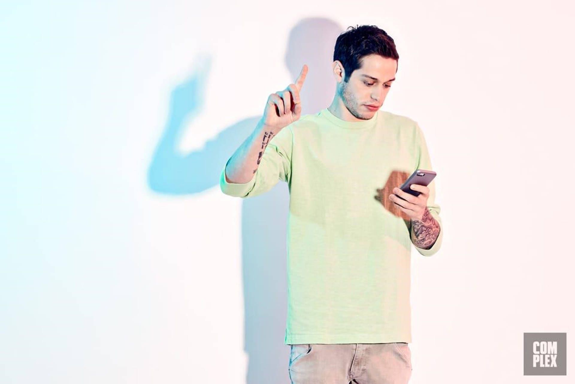 1920x1283 Pete Davidson Wallpaper