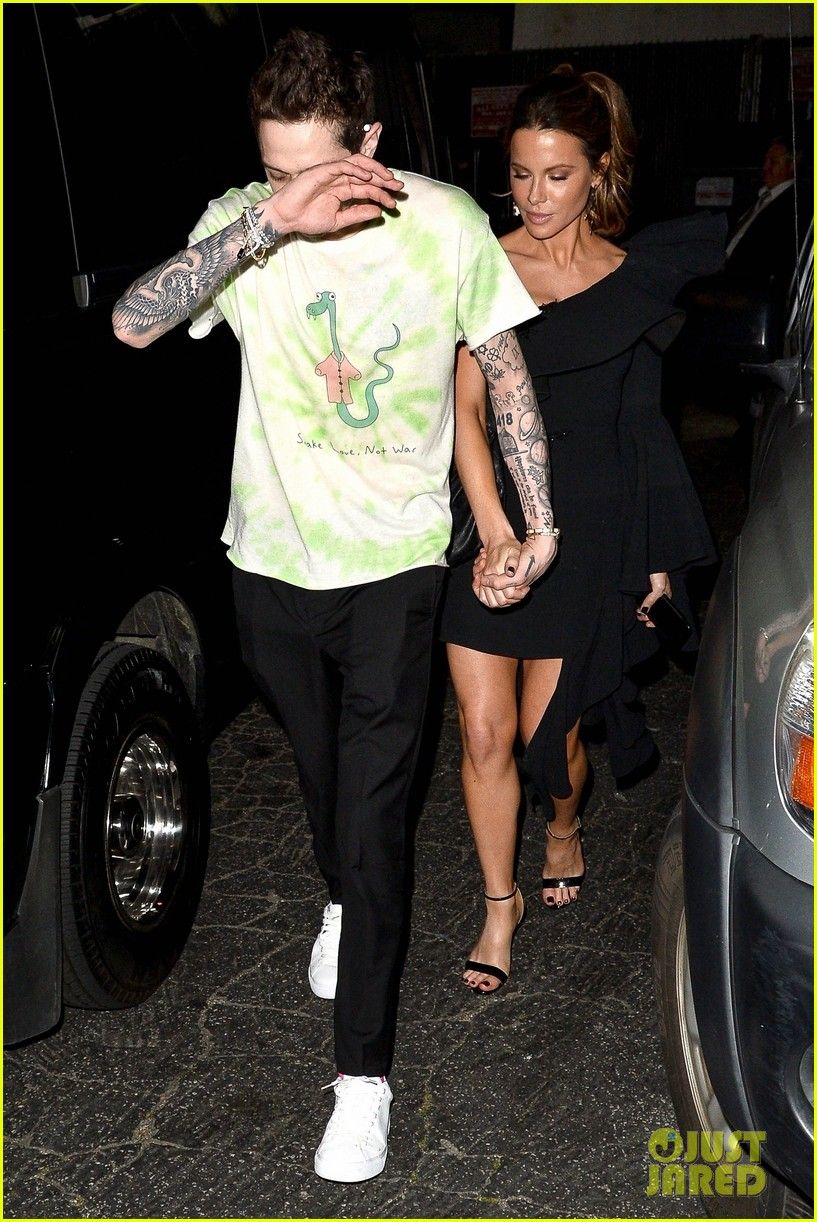 817x1222 Pete Davidson & Kate Beckinsale Hold Hands on Date Night!: Photo 4259346. Kate Beckinsale, Pete Davidson Photo. Just Jared: Entertainment News