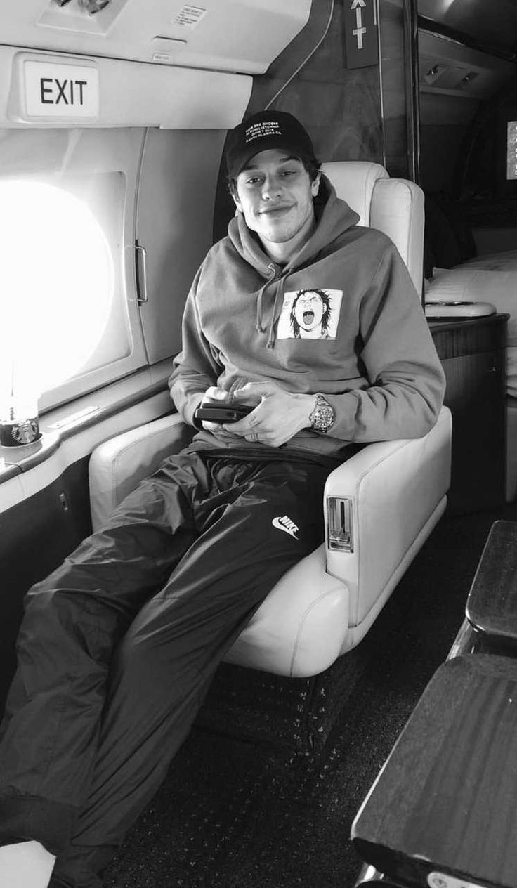 736x1264 Pete Davidson Wallpaper Discover More Actor, American, Comedian, Failosophy, Guy Code Wallpaper. /pete Davids. Pete, Pretty Men, Davidson