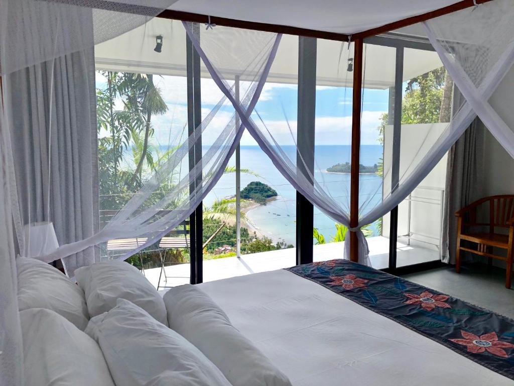 1024x768 Air Manis Hill Residence, Padang