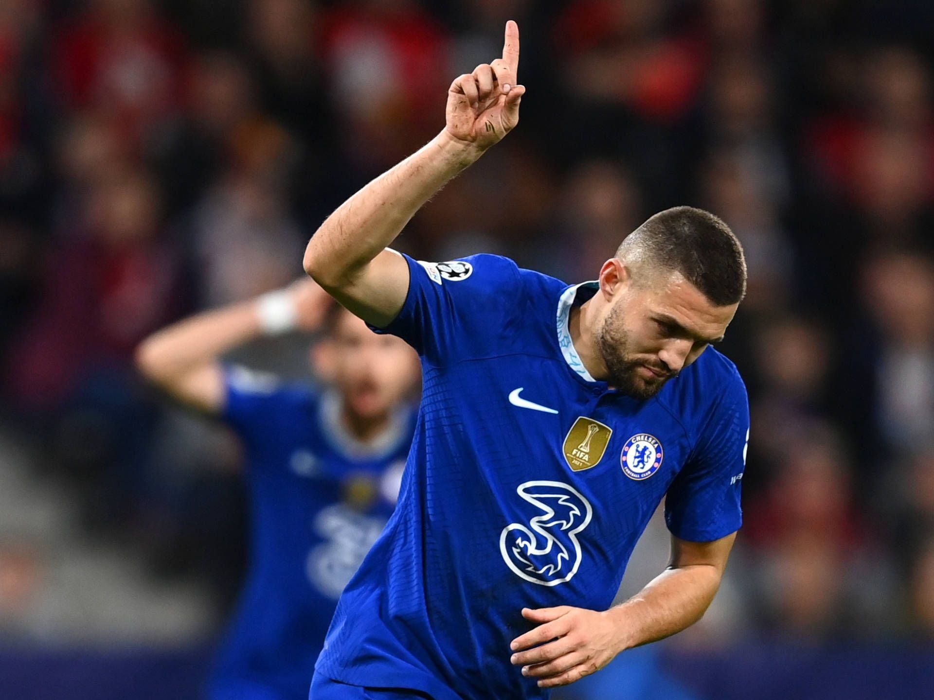 1920x1440 Download Mateo Kovacic Pointing Sky Wallpaper