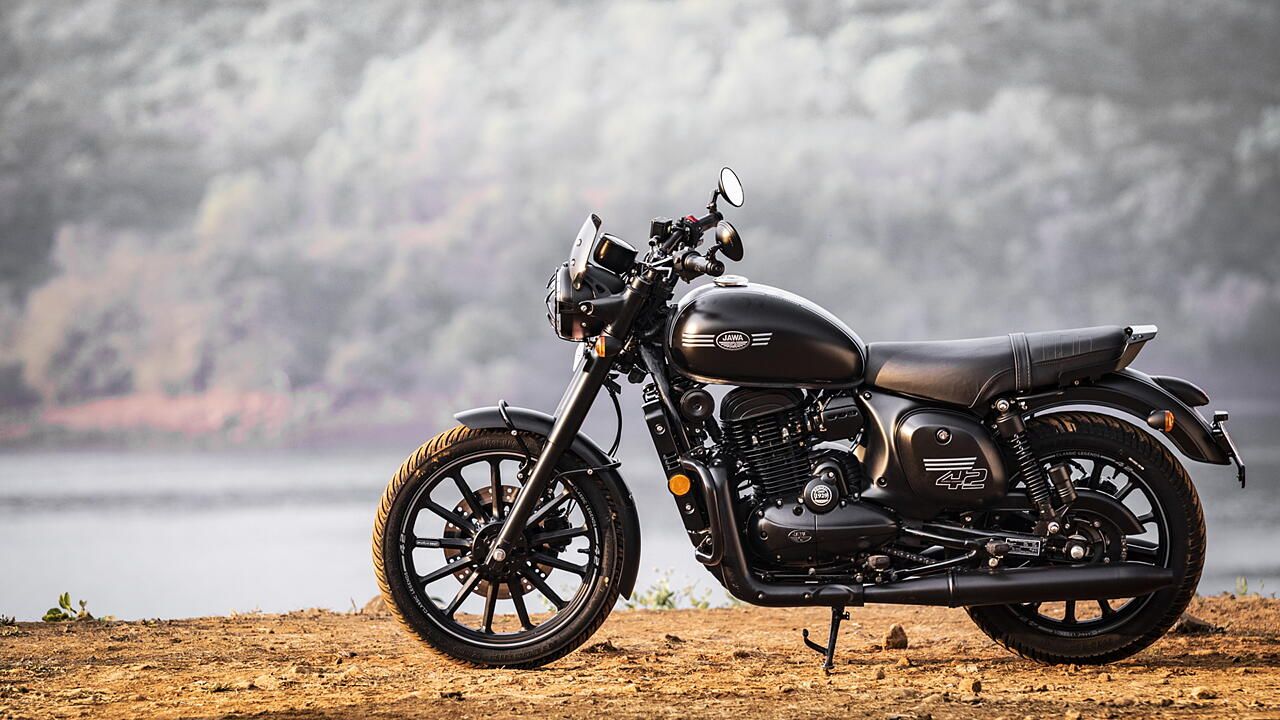 1280x720 image of Jawa 42. Photo of 42