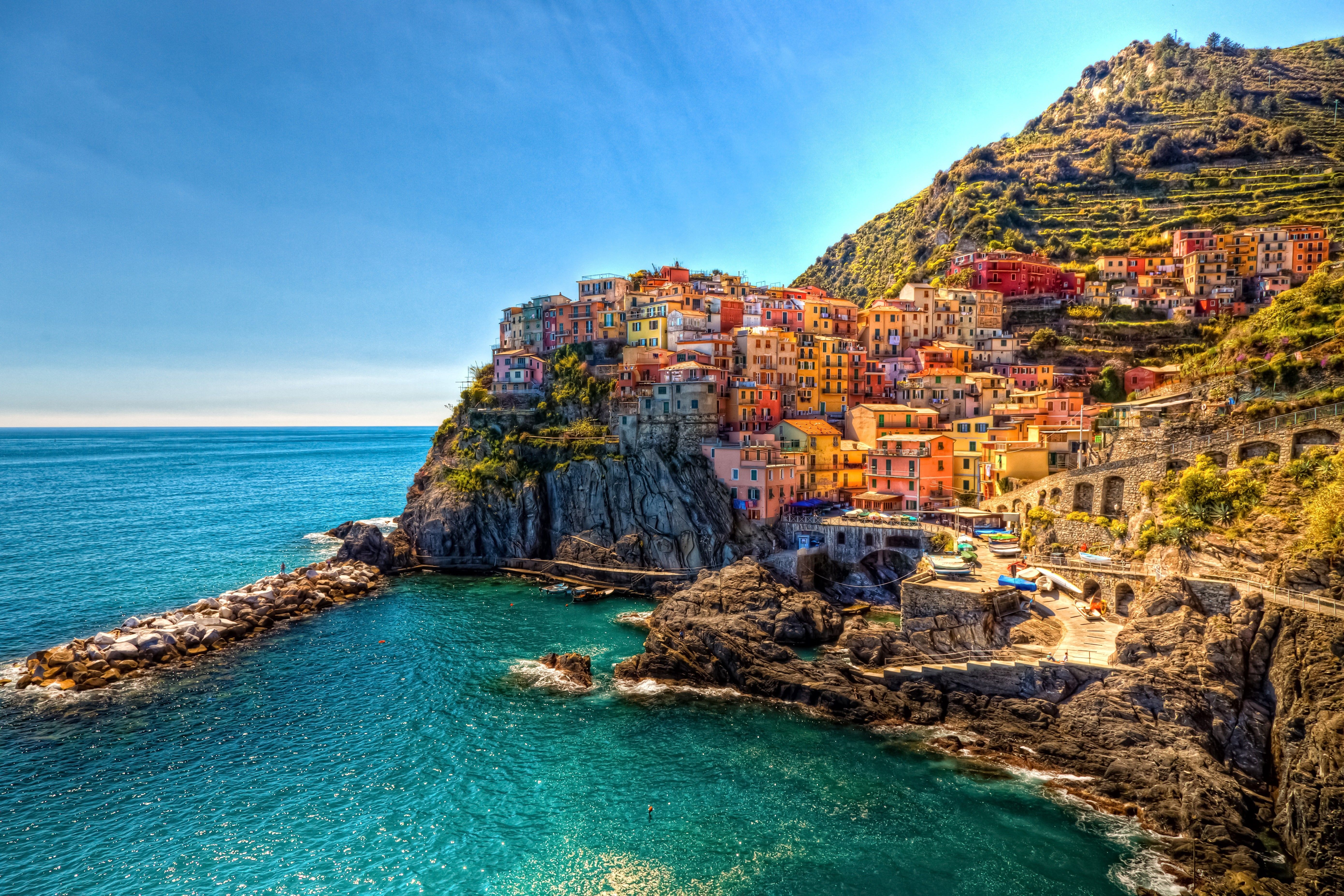 5561x3707 Wallpaper / Italy, Manarola, Cinque Terre, 5K, building, HDR, sea, town free download