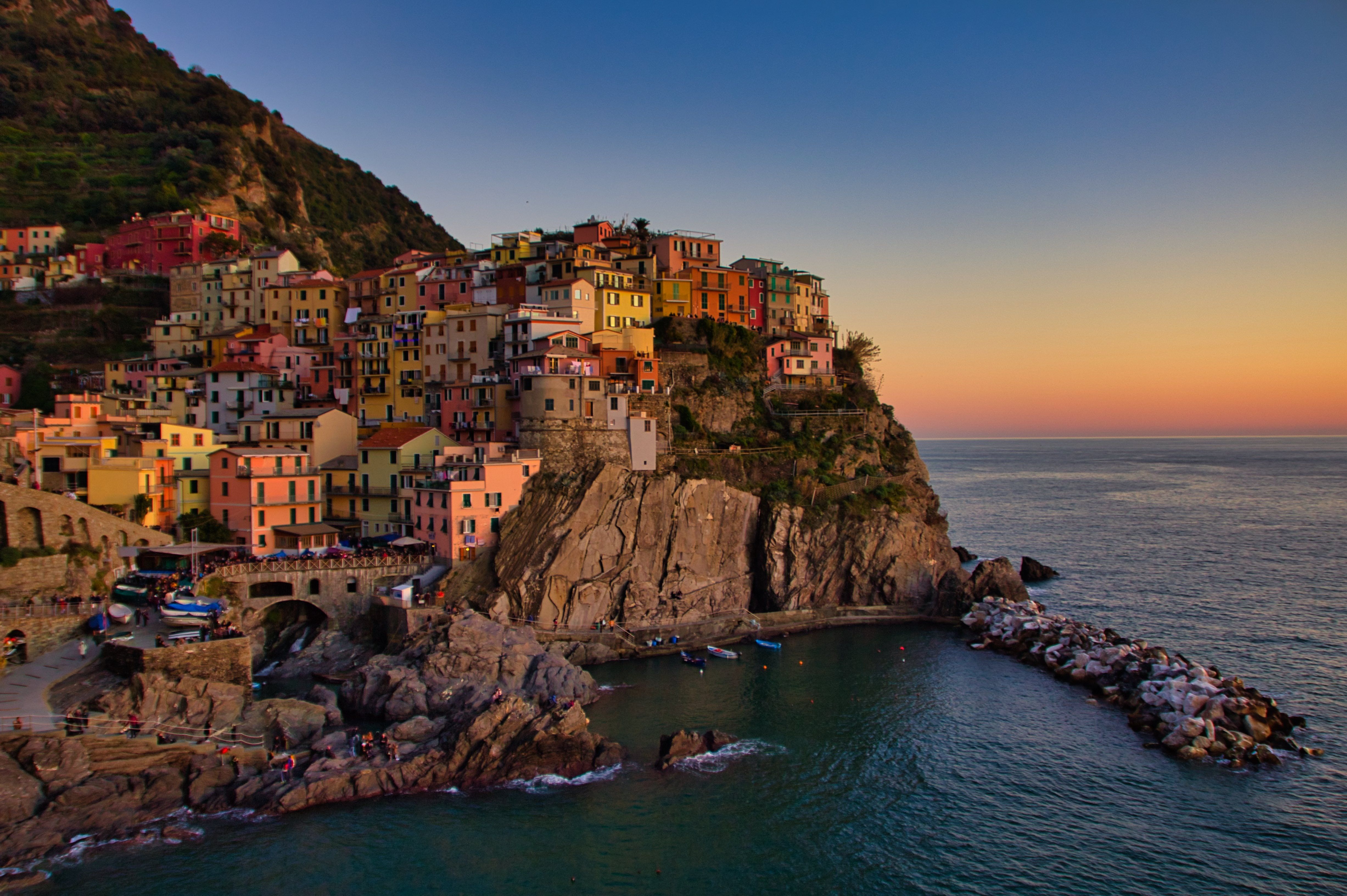 4907x3264 Aerial Shot of the Colorful Manarola Buildings in Italy · Free