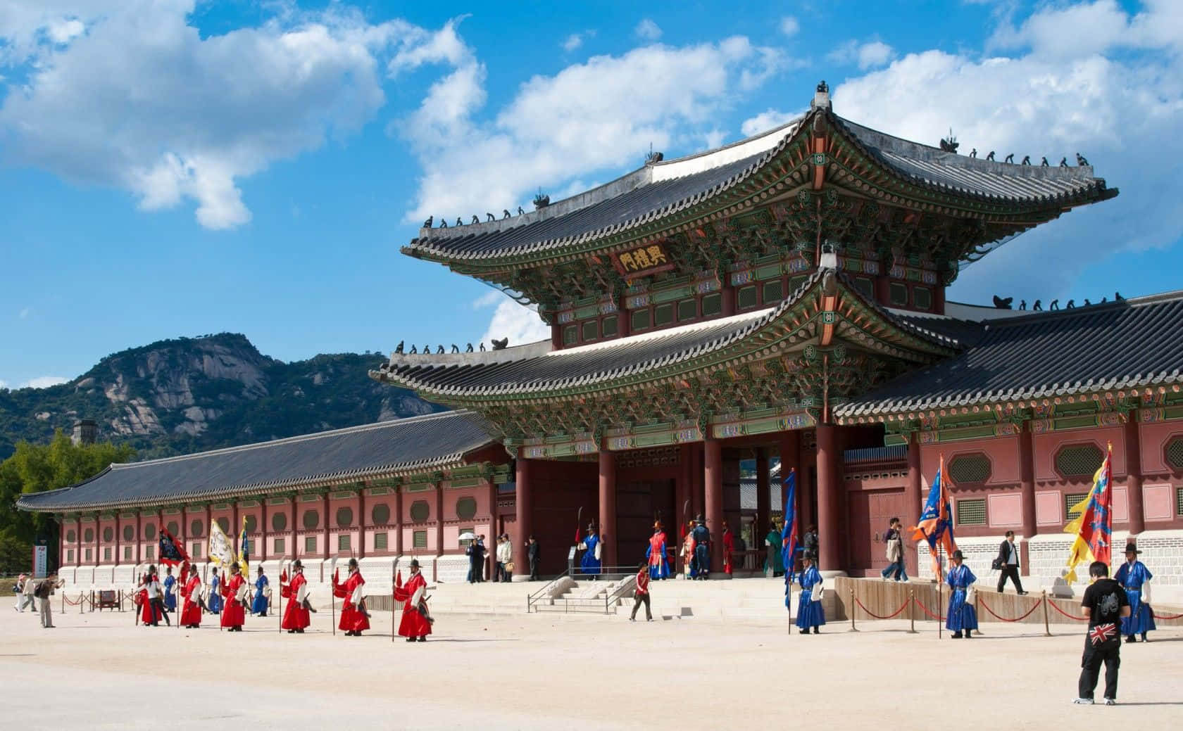 1680x1039 Download Gyeongbokgung Palace From The Side Wallpaper