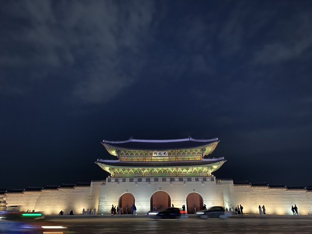 1024x768 Gwanghwamun Southern gate of Gyeongbokgung Palace in Korea
