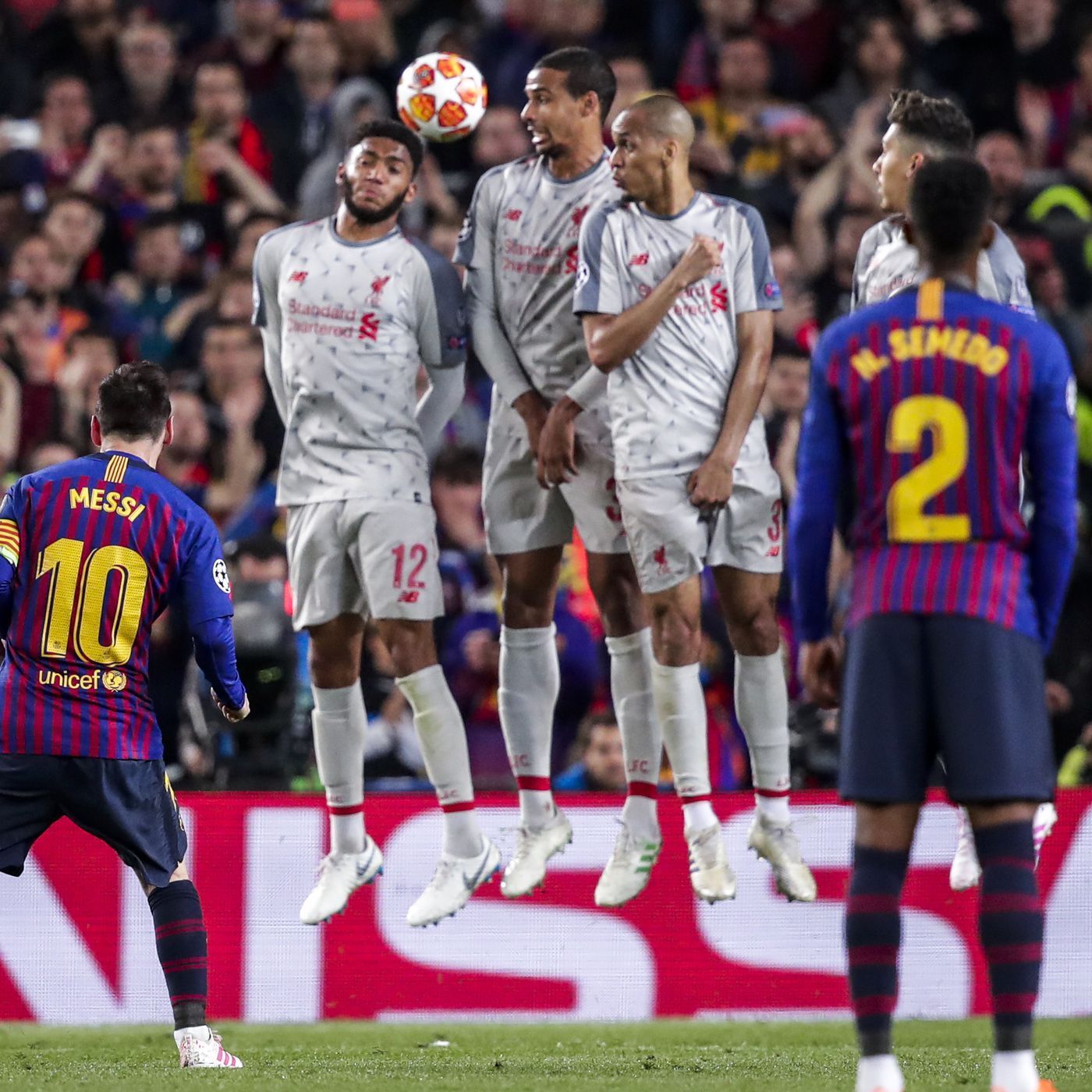 1400x1400 Messi Free Kick Against Liverpool Wallpaper
