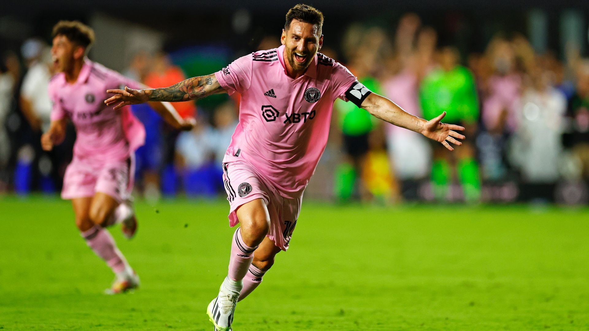 1920x1080 LeBron James calls Lionel Messi the GOAT after insane free kick goal in Inter Miami debut