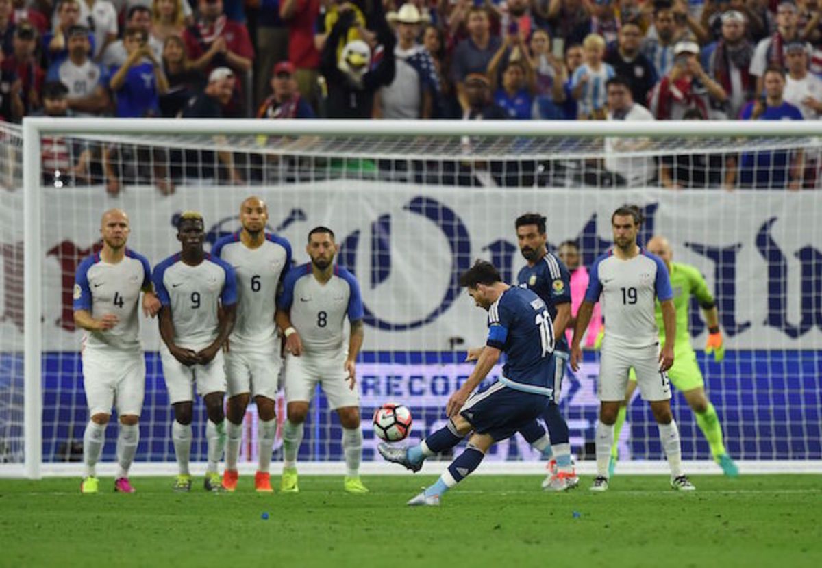 1200x830 Lionel Messi free kick goal: Photo of amazing shot