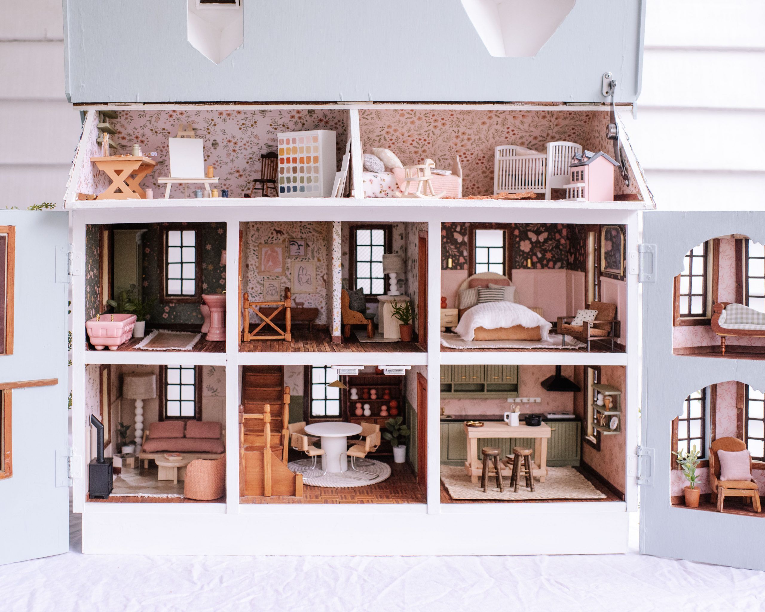 2560x2048 Frankie's Dollhouse: Doing The Wallpaper!