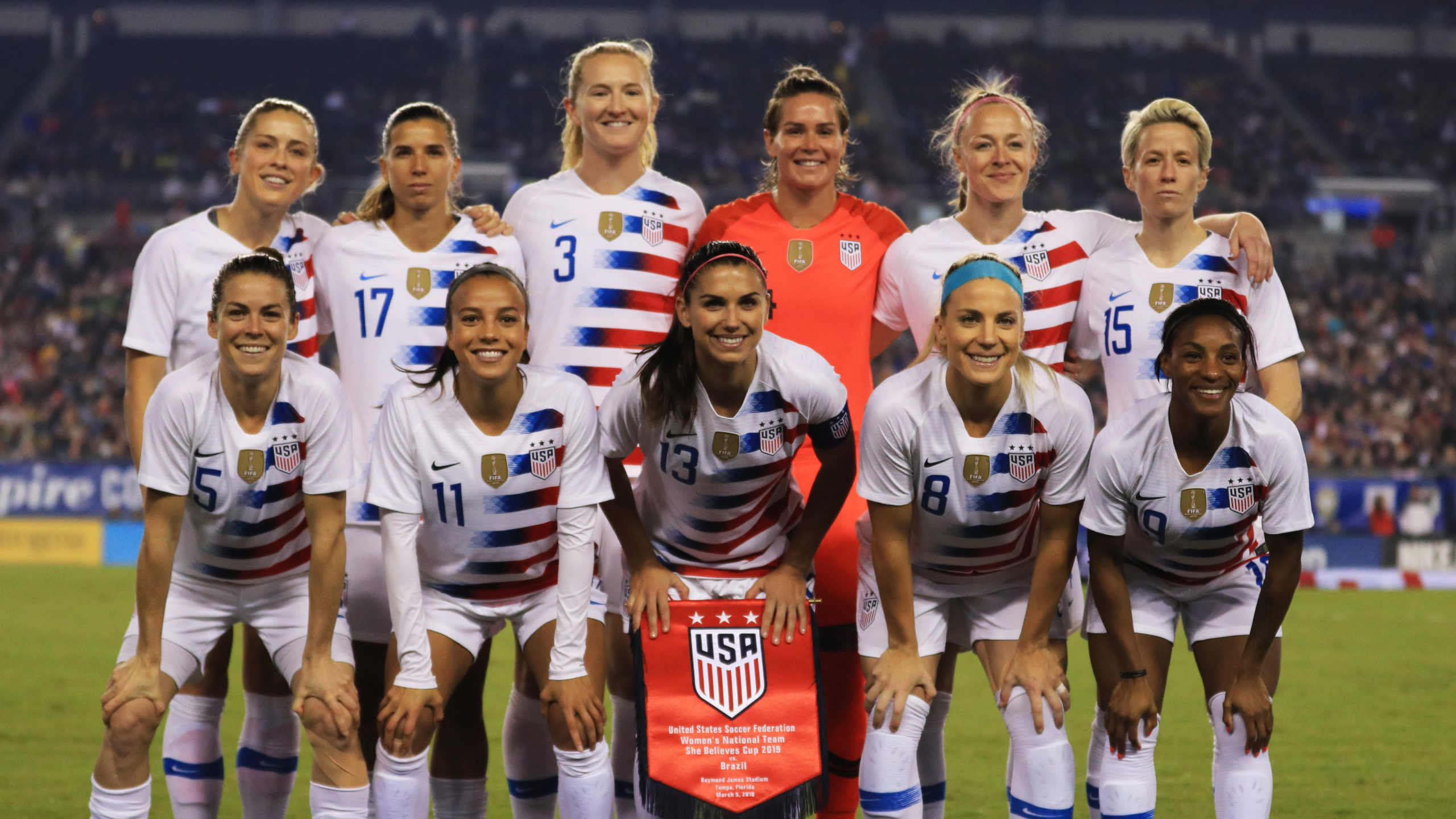 2560x1440 Soccer USA Women Wallpaper