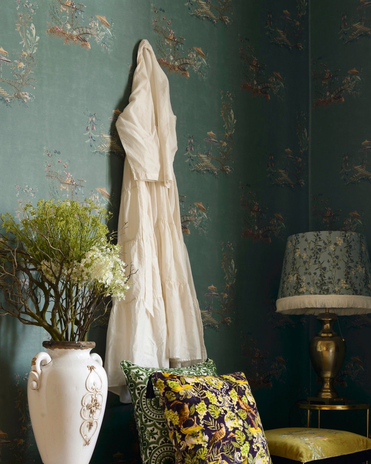 1280x1600 CHINOISERIE Blue Wallpaper TRANSYLVANIAN MANOR