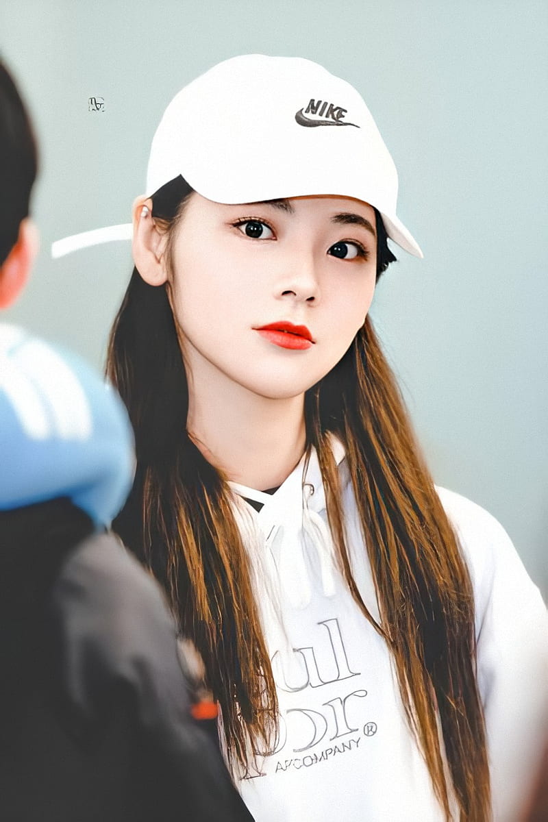 800x1200 HD jinsoul wallpaper