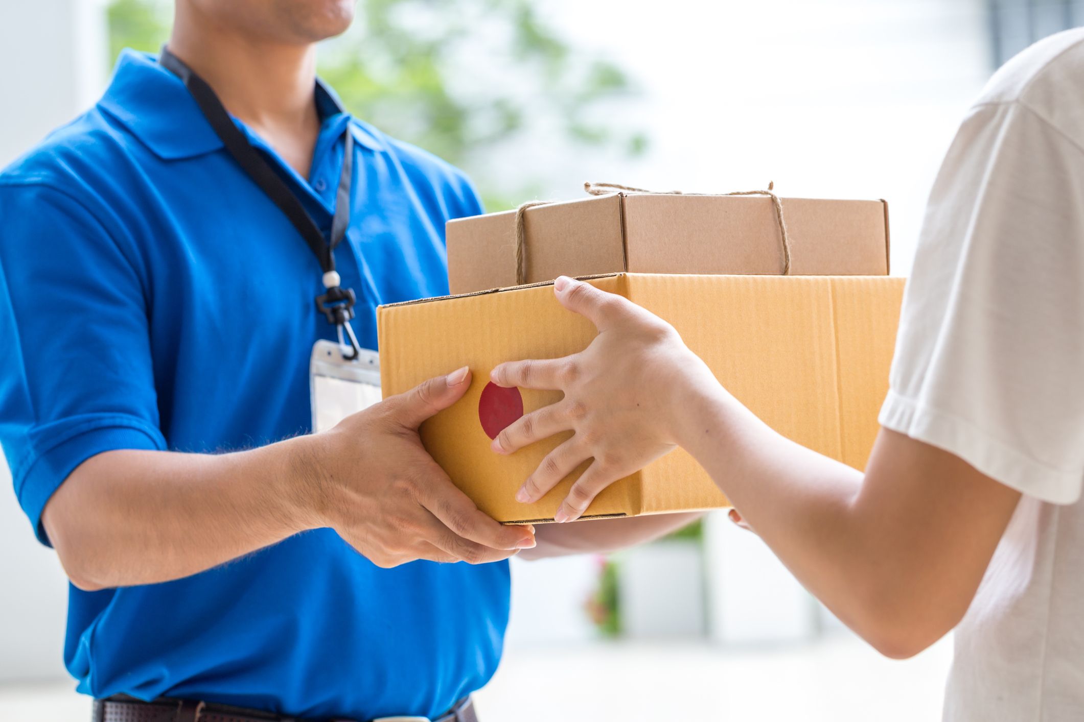2121x1414 Choose Safer Shipping with a Courier Service