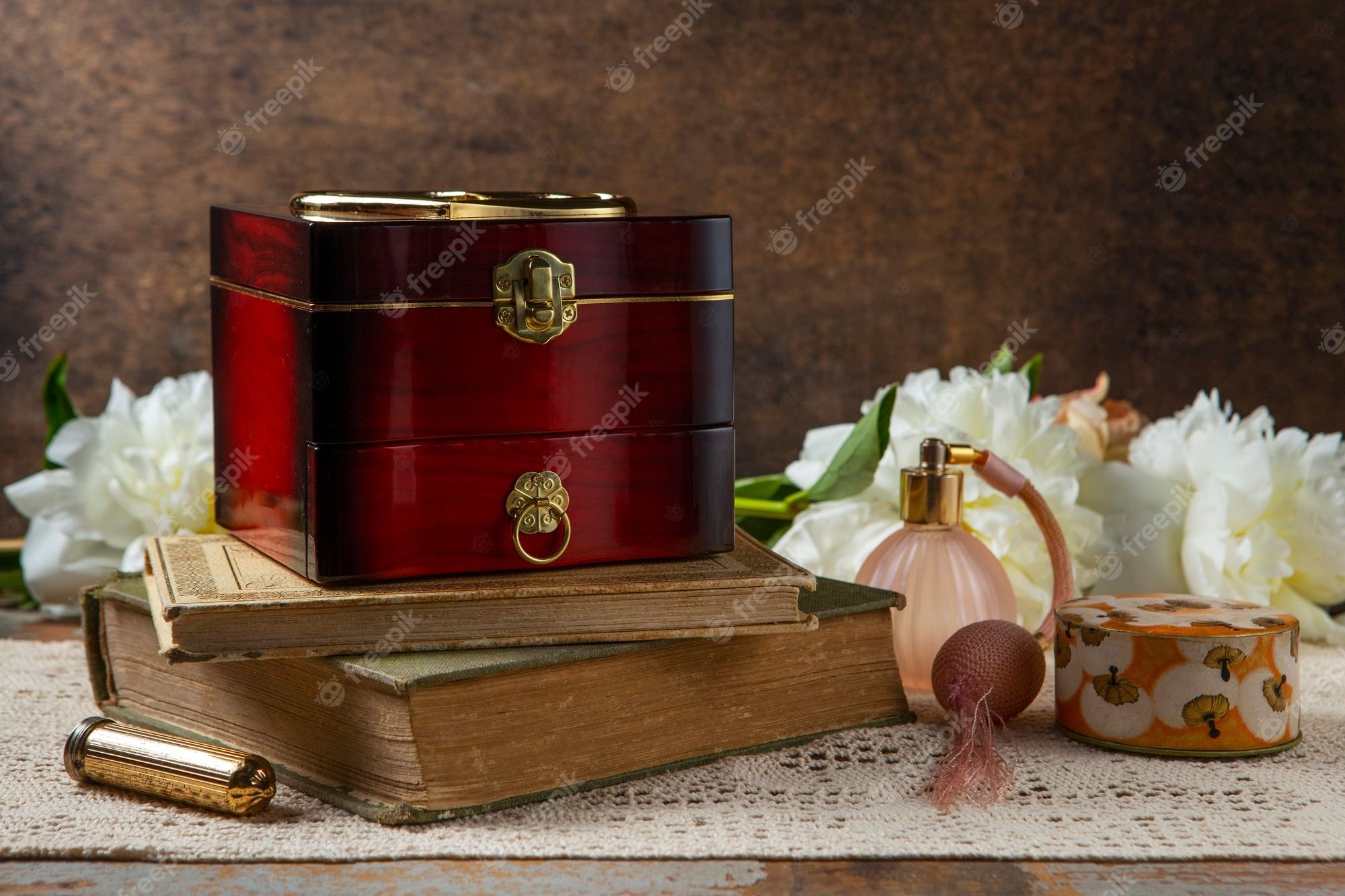 2000x1333 Free Photo. View of music box with bohemian decor