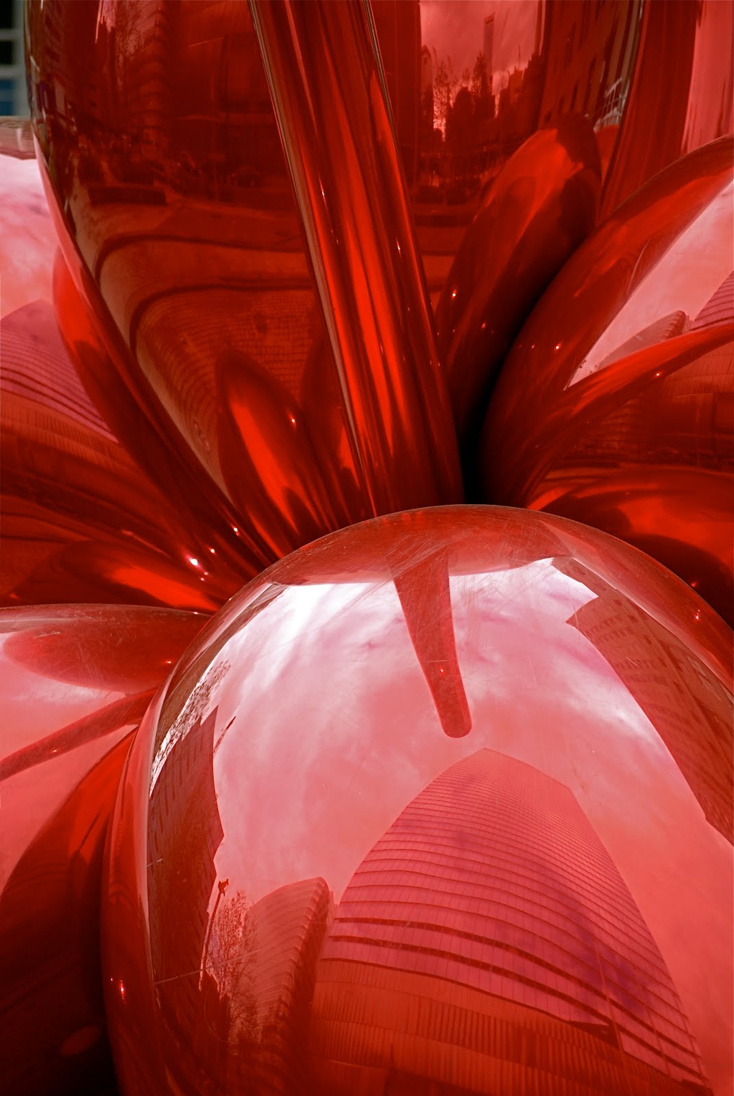 1071x1600 NYC ♥ NYC: BALLOON FLOWER (Red) by JEFF KOONS at 7 World Trade Center
