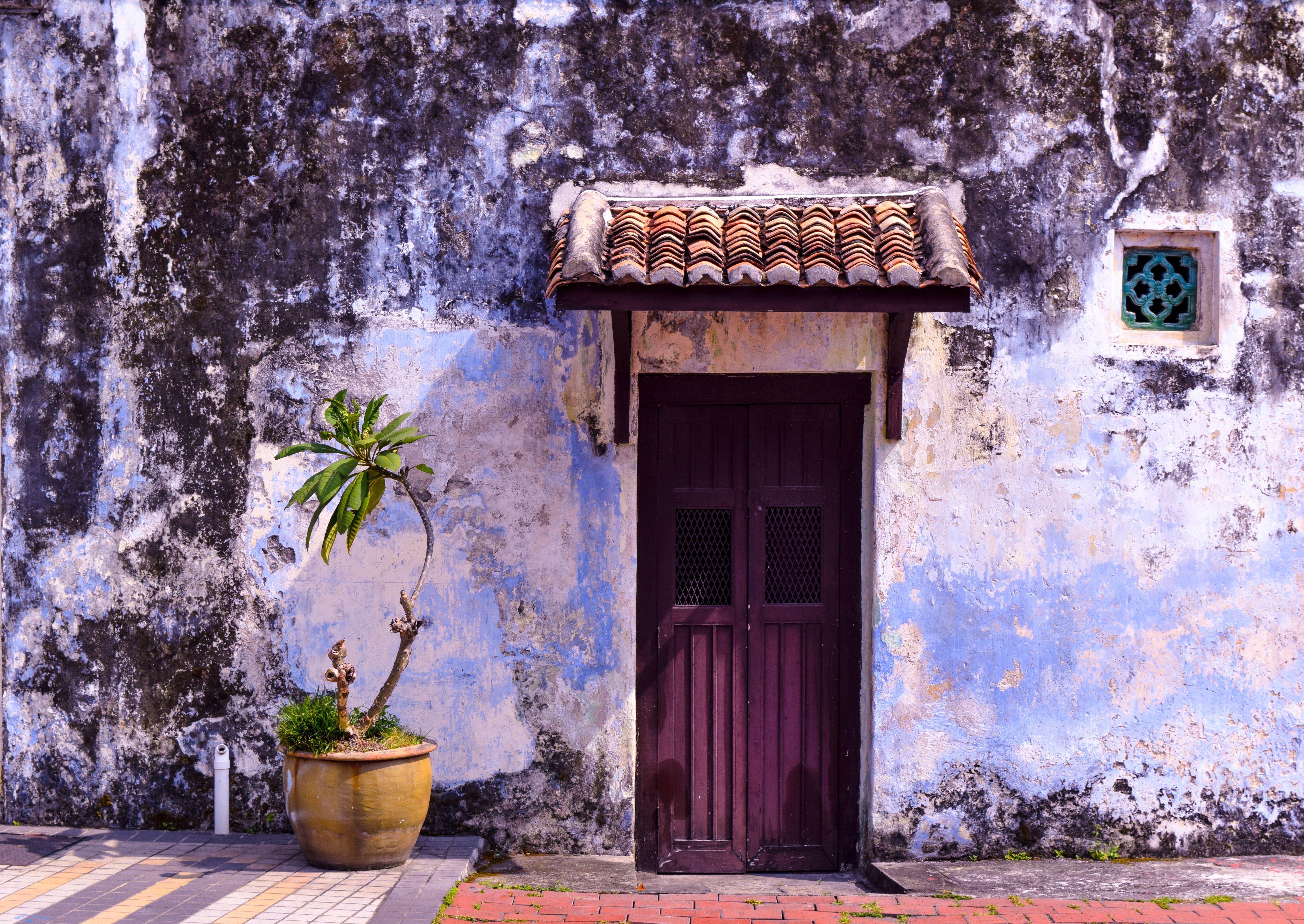 5564x3943 Old House with Colorful Door