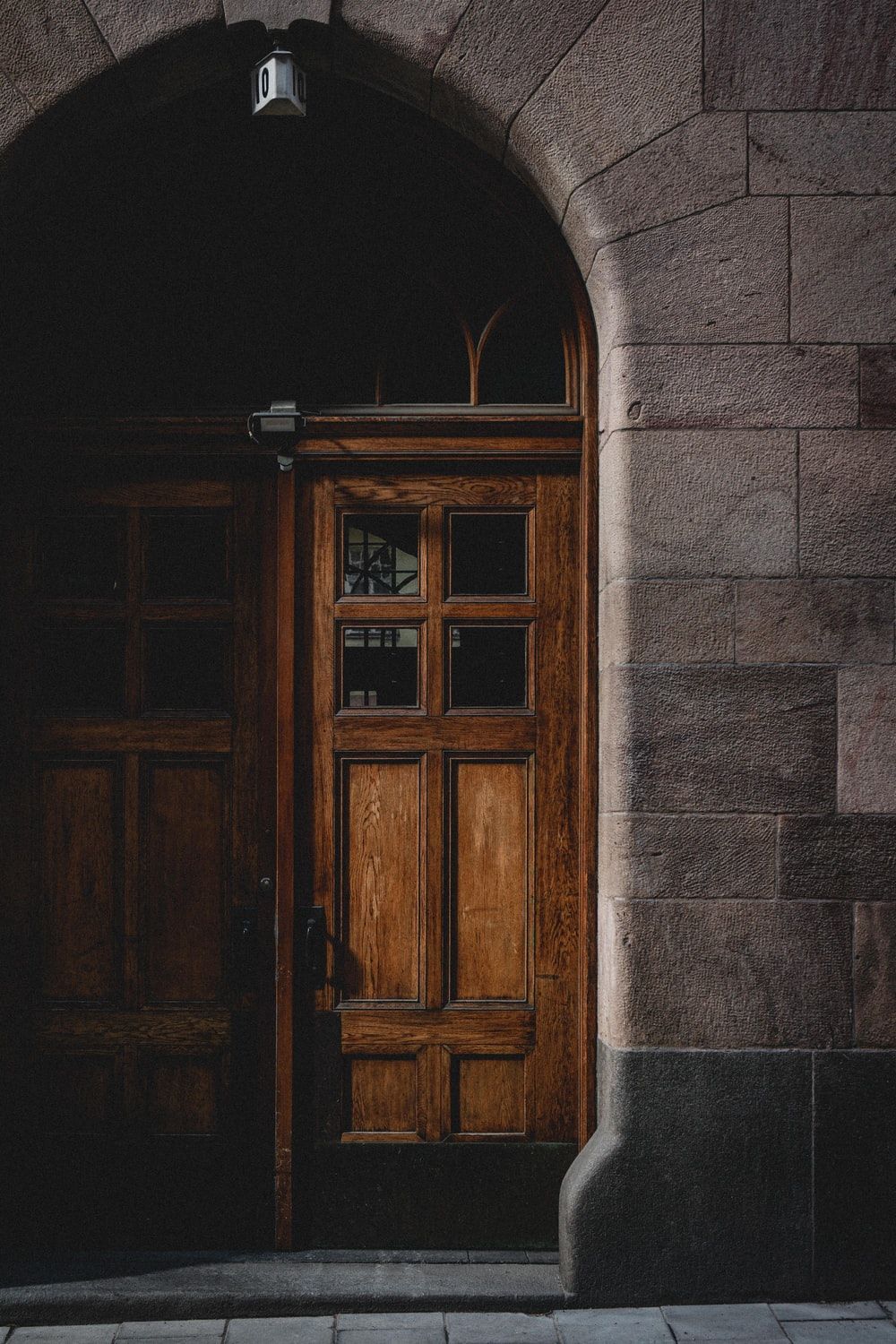 1000x1500 Old Door Wallpaper