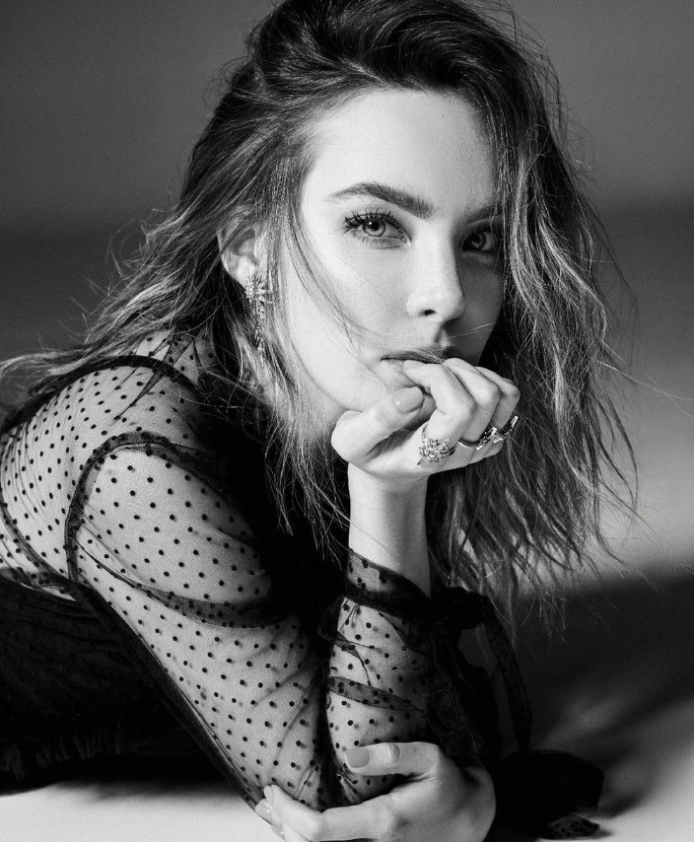 990x1200 Belinda Peregrin wallpaper