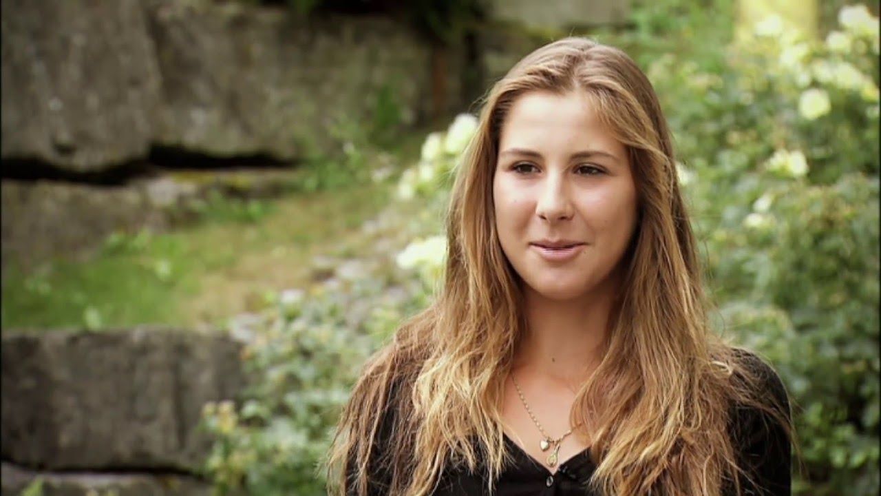 1280x720 Belinda Bencic Lovely Background Look HD Mobile Desktop Free Image