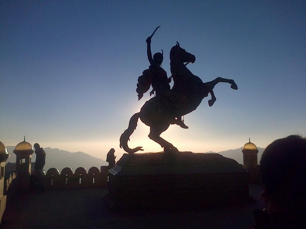 1024x768 Statue of Rani Lakshmi Bai in Shimla (India). Freedom fighters of india, Umbrella painting, Fantasy art men