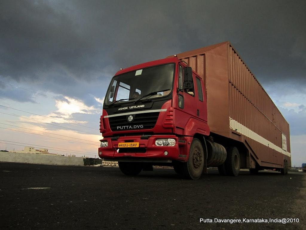 1024x768 Indian Truck Wallpaper