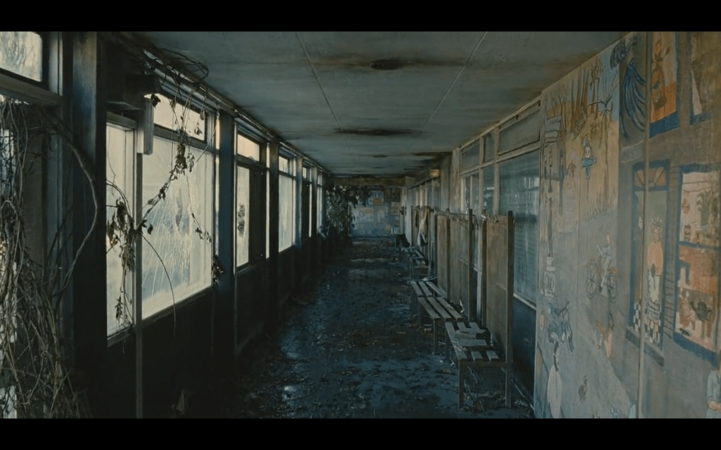 1440x900 Children of Men​ (2006). Left Film Review