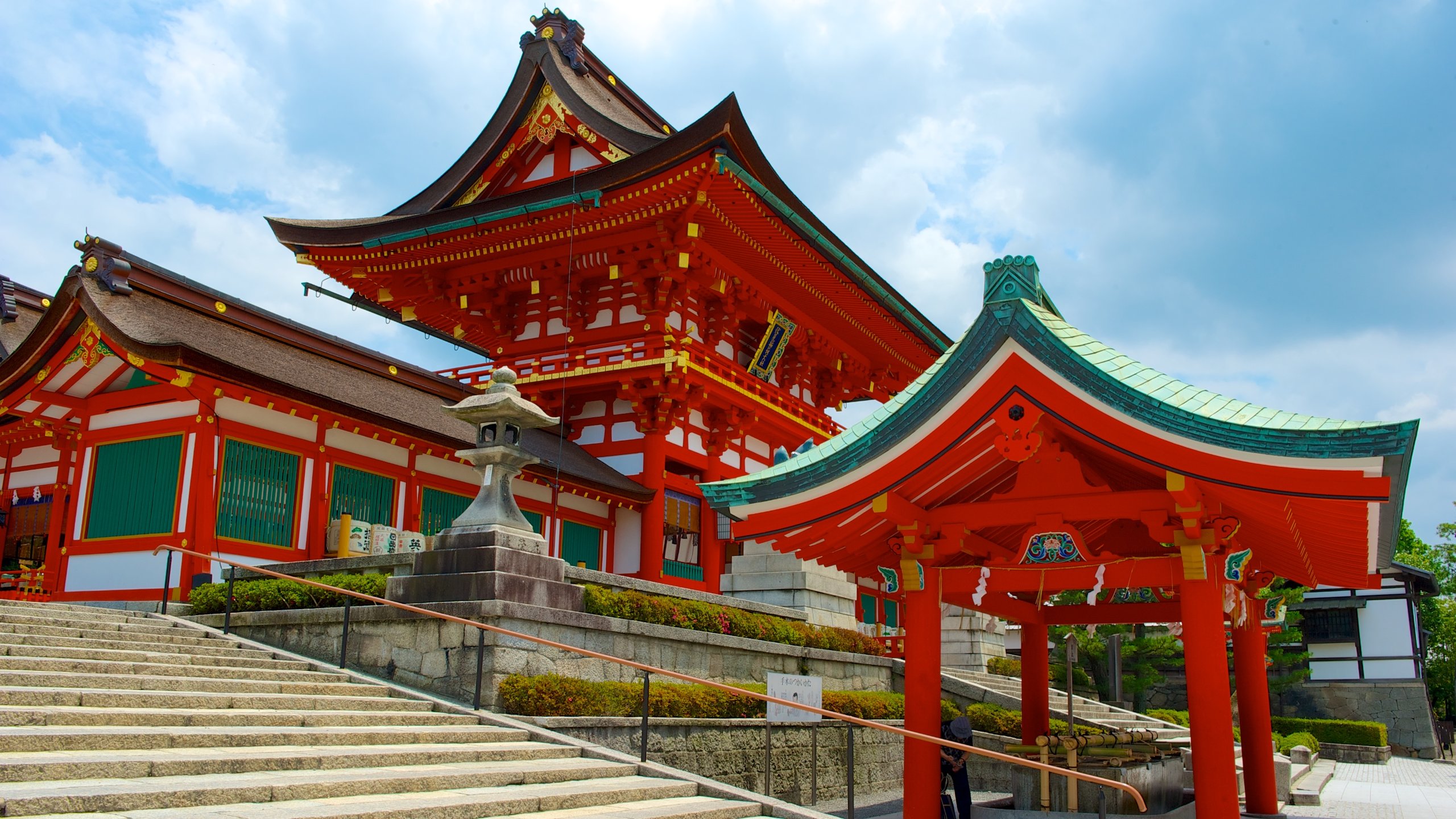 2560x1440 Fushimi Inari Shrine in Fushimi Ward and Activities