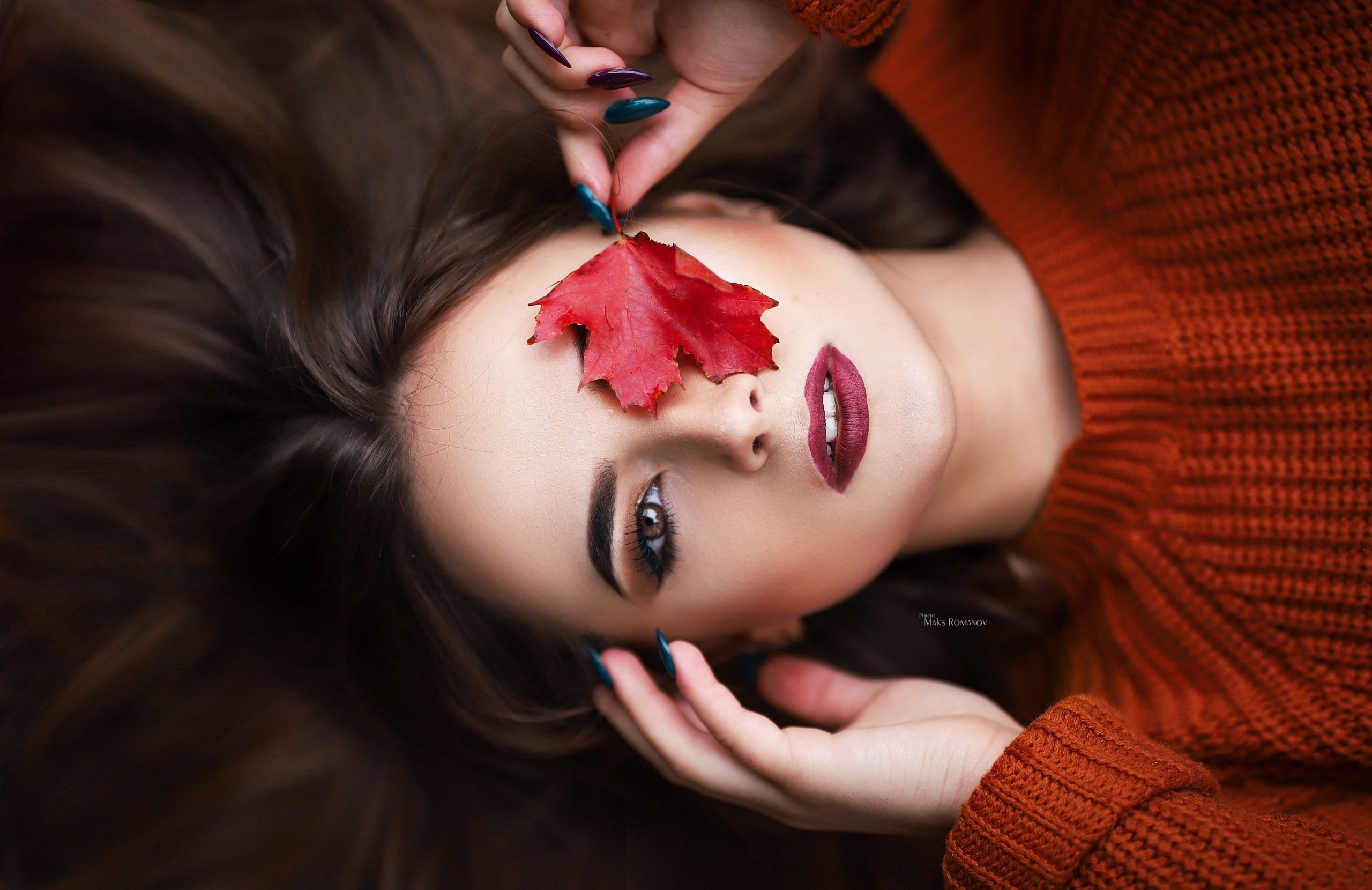 2560x1660 Wallpaper / red leaves, top view, Maksim Romanov, red lipstick, leaves, portrait, brunette, makeup, women, model, sweater, face, 2K, brown eyes free download