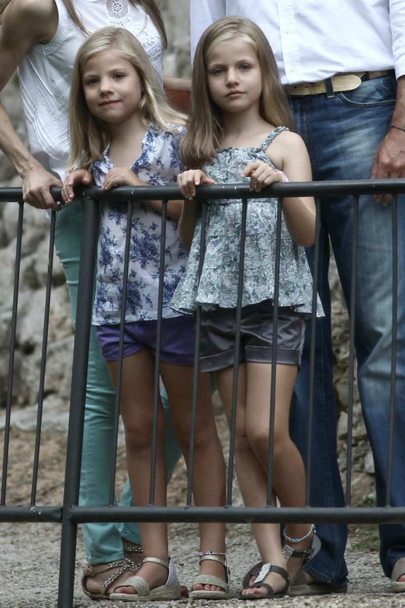800x1199 Infanta Leonor of Spain wallpaper