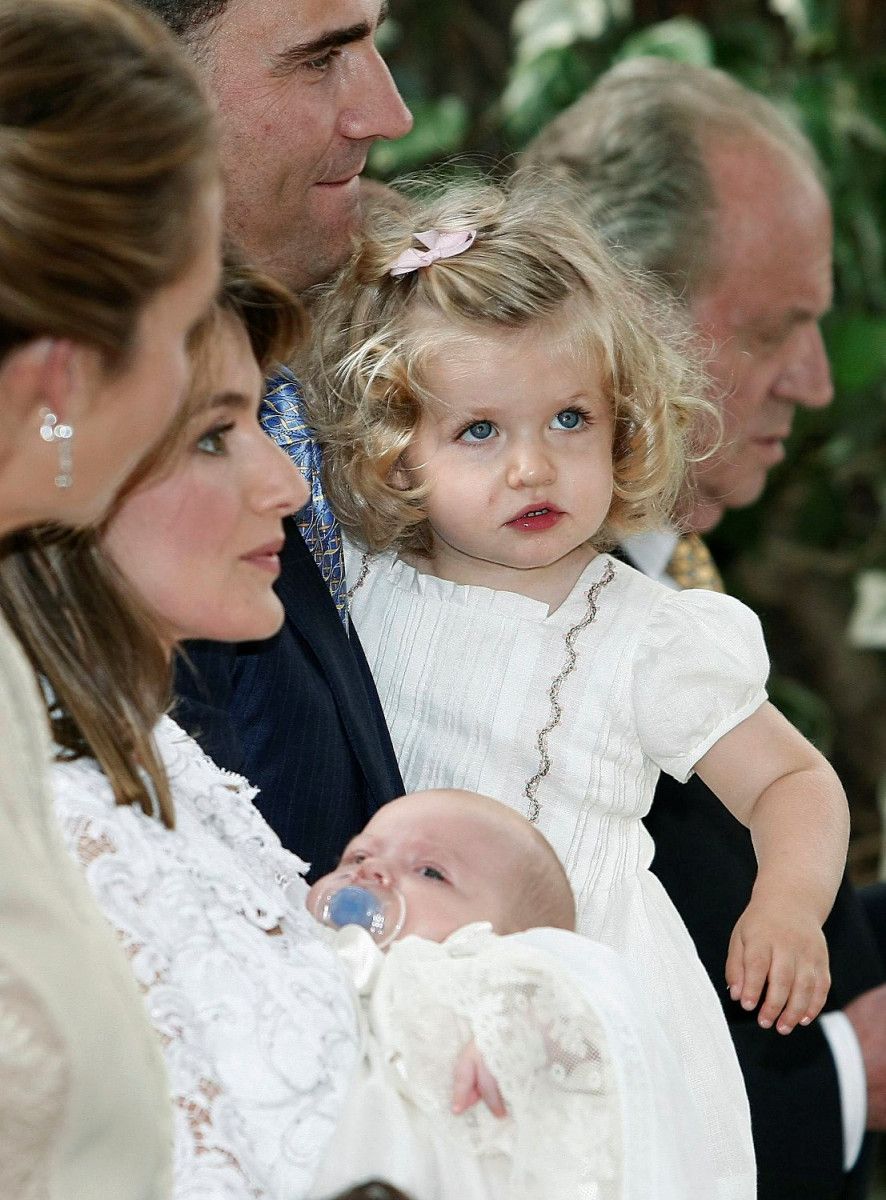 886x1200 Infanta Leonor of Spain wallpaper
