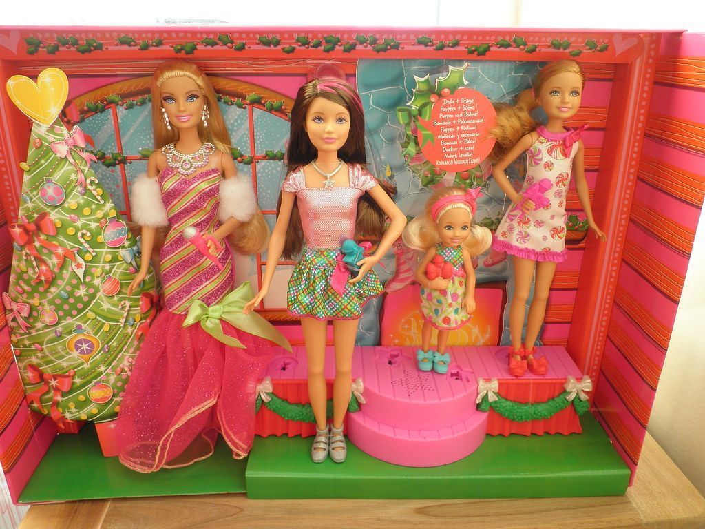 1024x768 Barbie A Perfect Christmas Barbie, Skipper, Chelsea and S