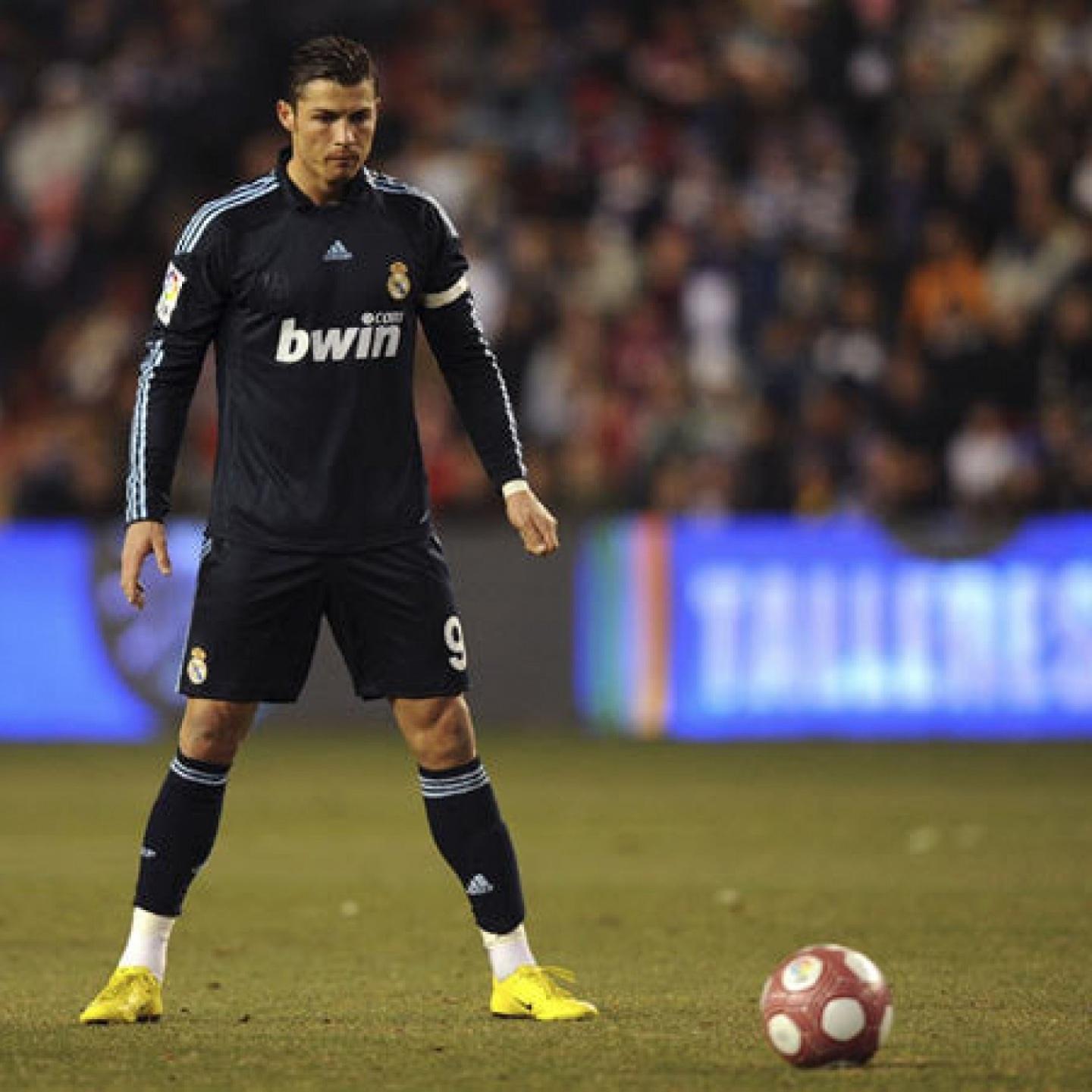 Ronaldo Free Kick Wallpapers - Top Free Ronaldo Free Kick Backgrounds ...