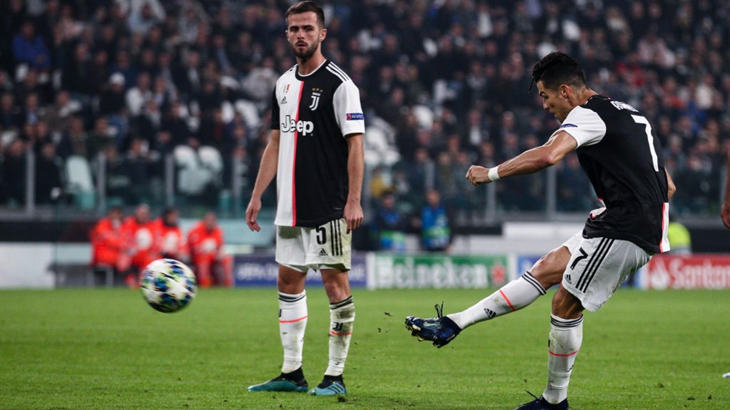 2560x1440 Cristiano Ronaldo And Free Kicks: Ending The Long Drought