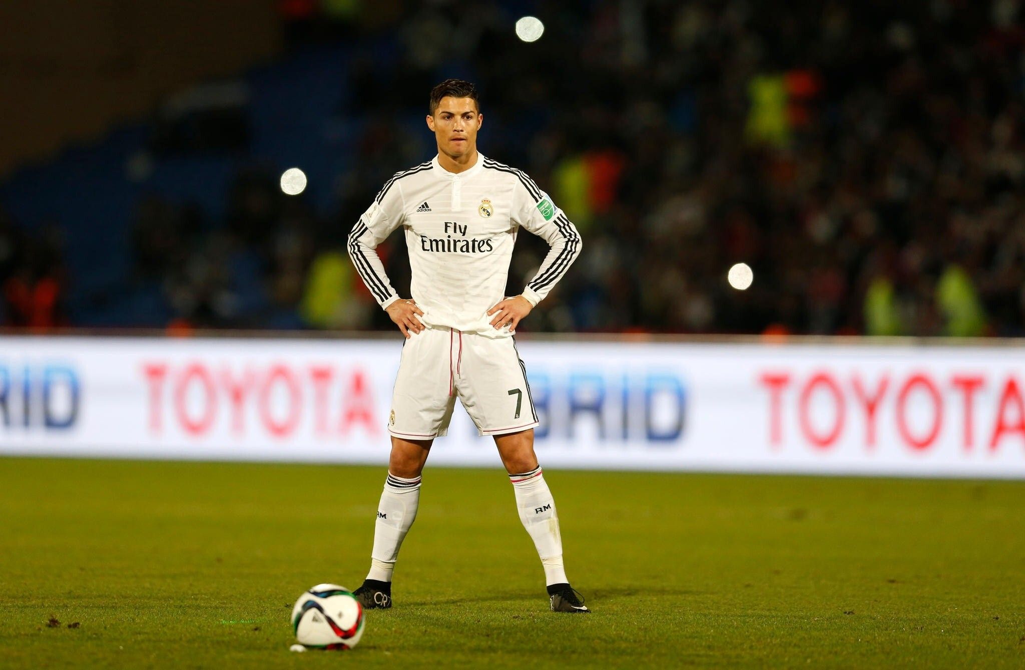 2048x1338 Cristiano Ronaldo Popular Footballer